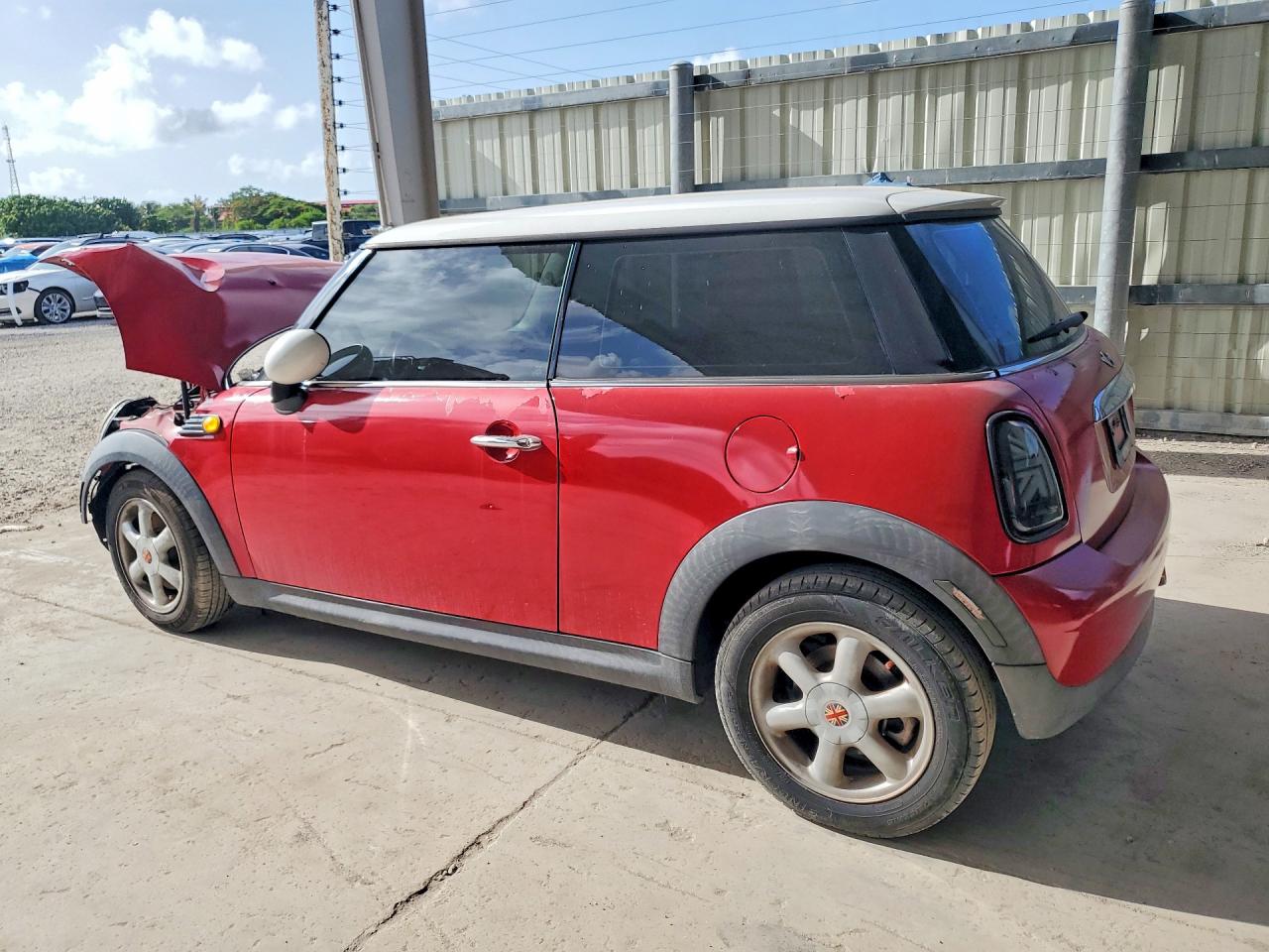 2010 Mini Cooper Красный vin: WMWMF3C52ATZ24462