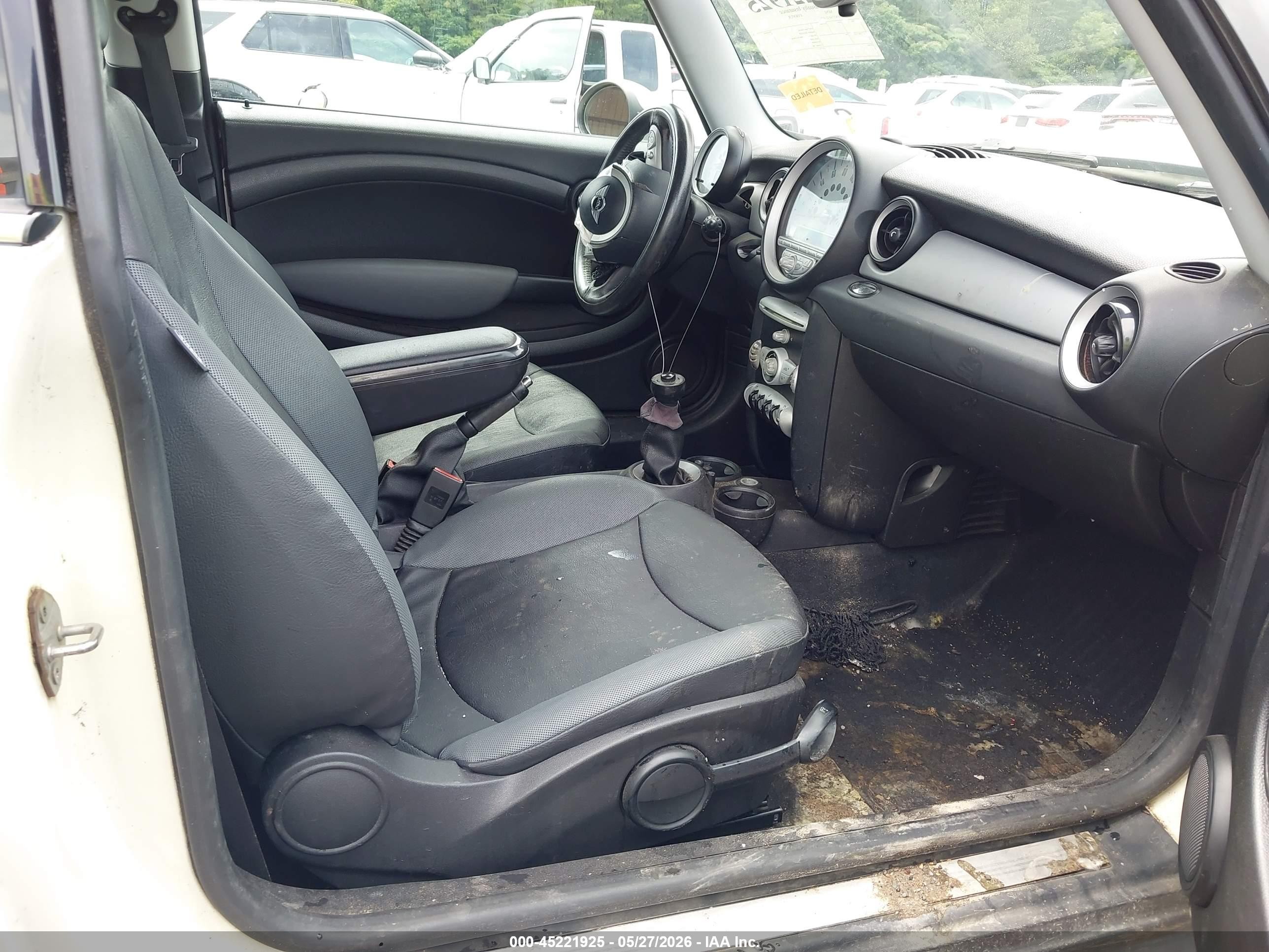 2010 Mini Cooper   White vin: WMWMF3C52ATZ27037