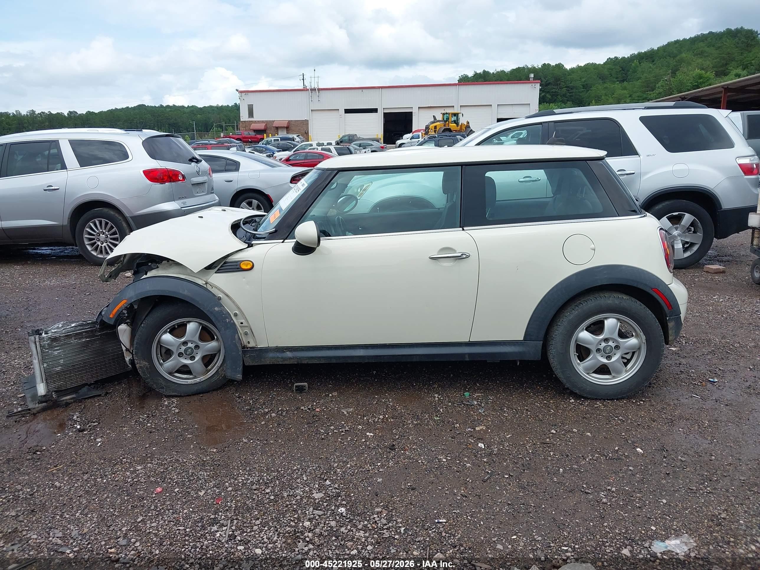 2010 Mini Cooper   White vin: WMWMF3C52ATZ27037