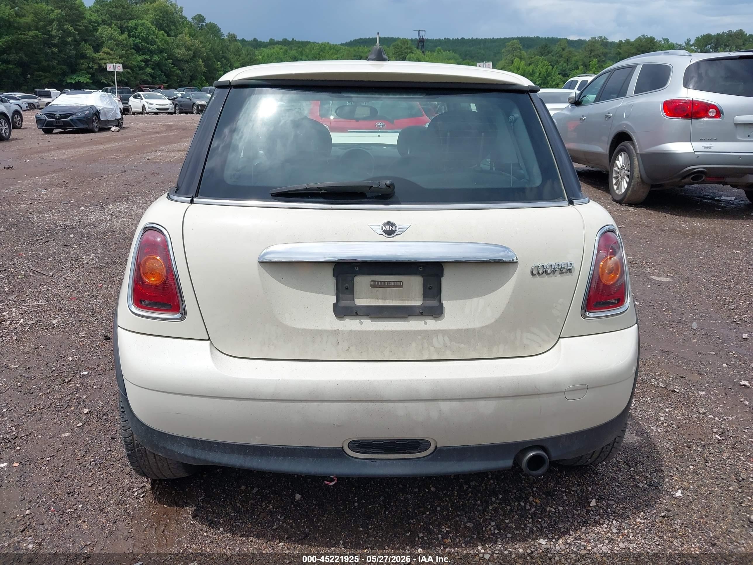 2010 Mini Cooper   White vin: WMWMF3C52ATZ27037