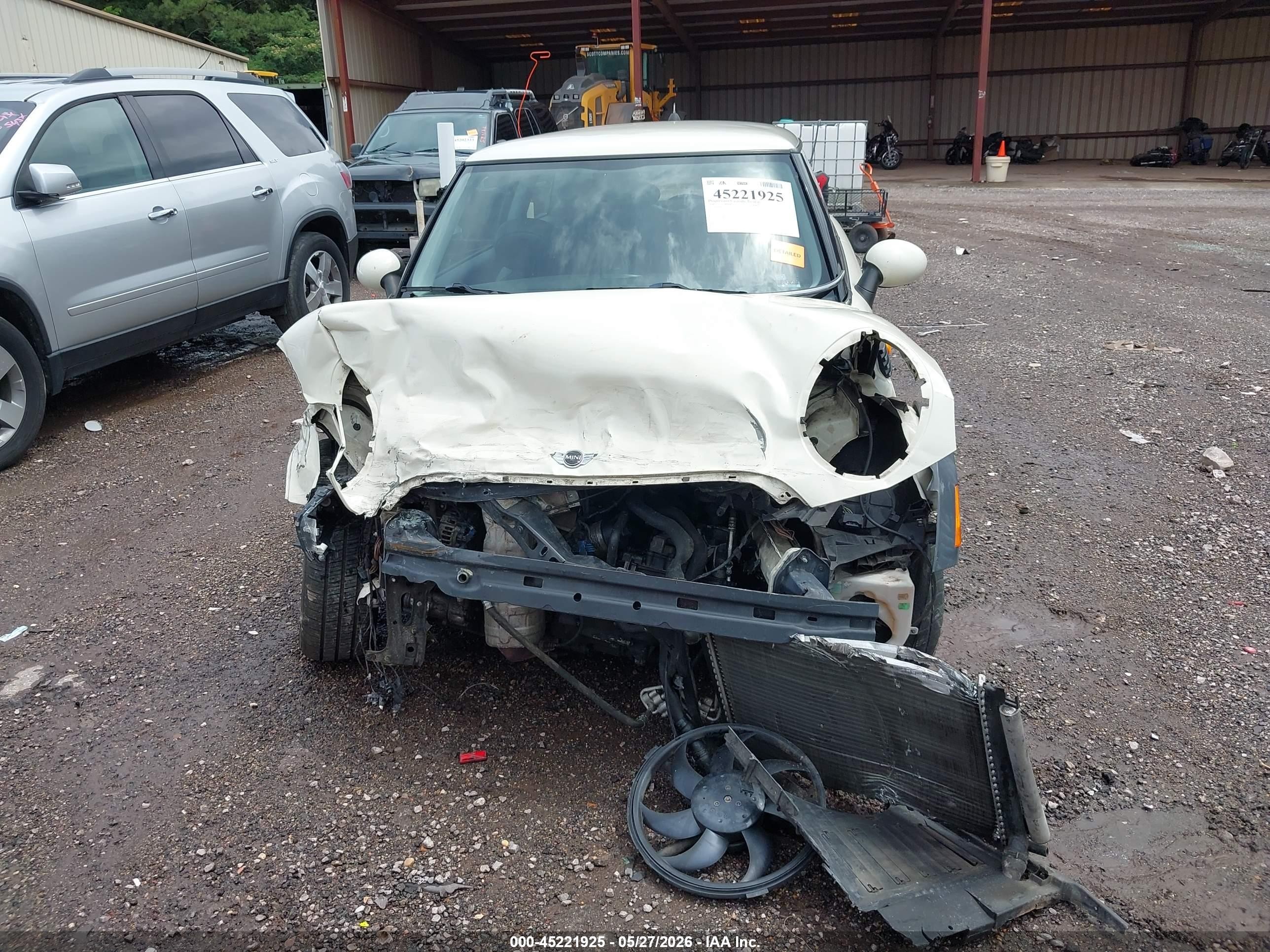 2010 Mini Cooper   White vin: WMWMF3C52ATZ27037