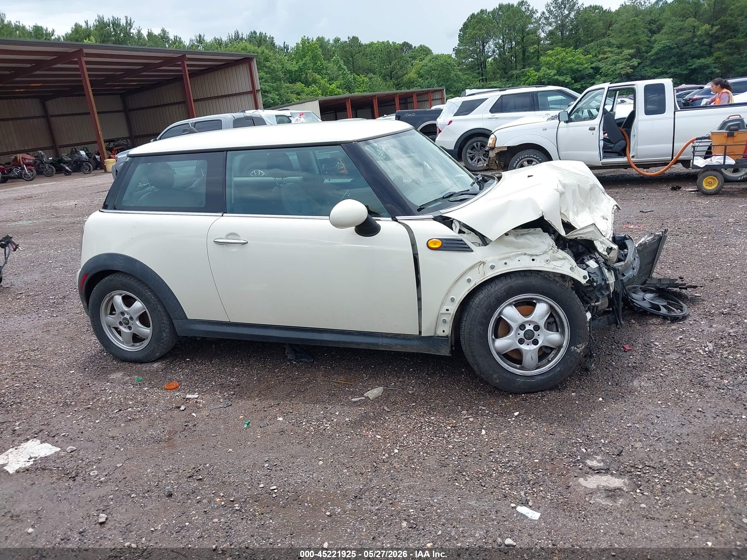 2010 Mini Cooper   White vin: WMWMF3C52ATZ27037