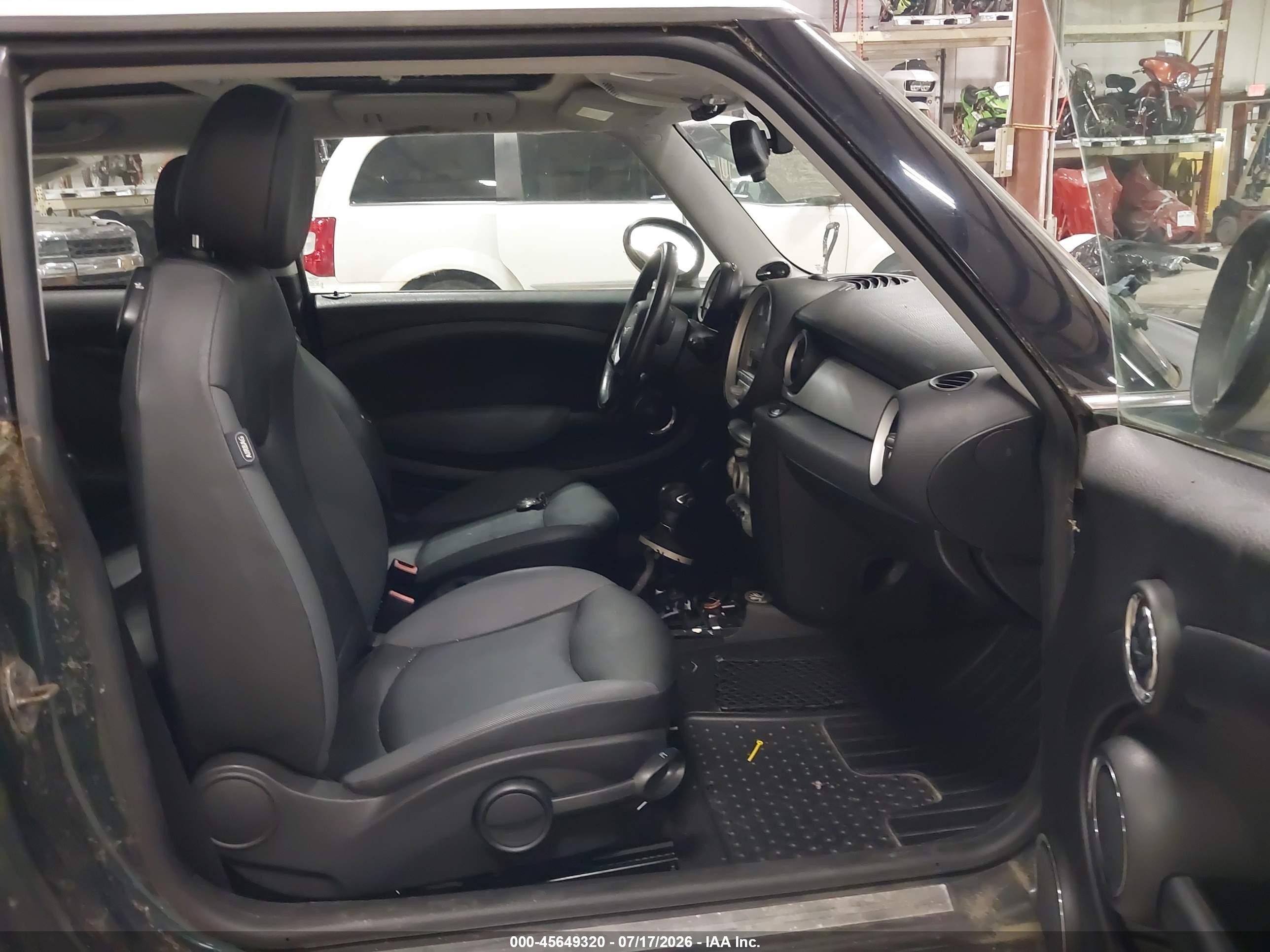 2010 Mini Cooper   Green vin: WMWMF3C52ATZ66551