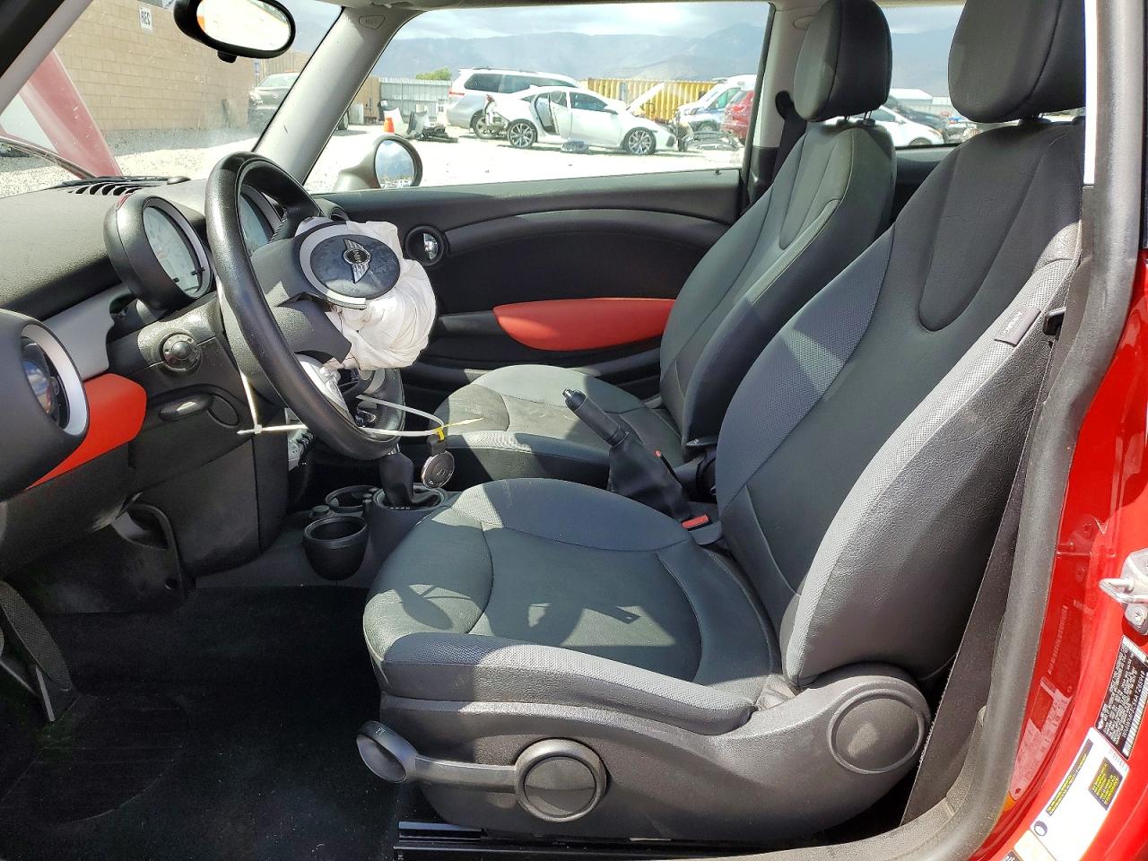 2010 Mini Cooper Red vin: WMWMF3C54ATZ65949