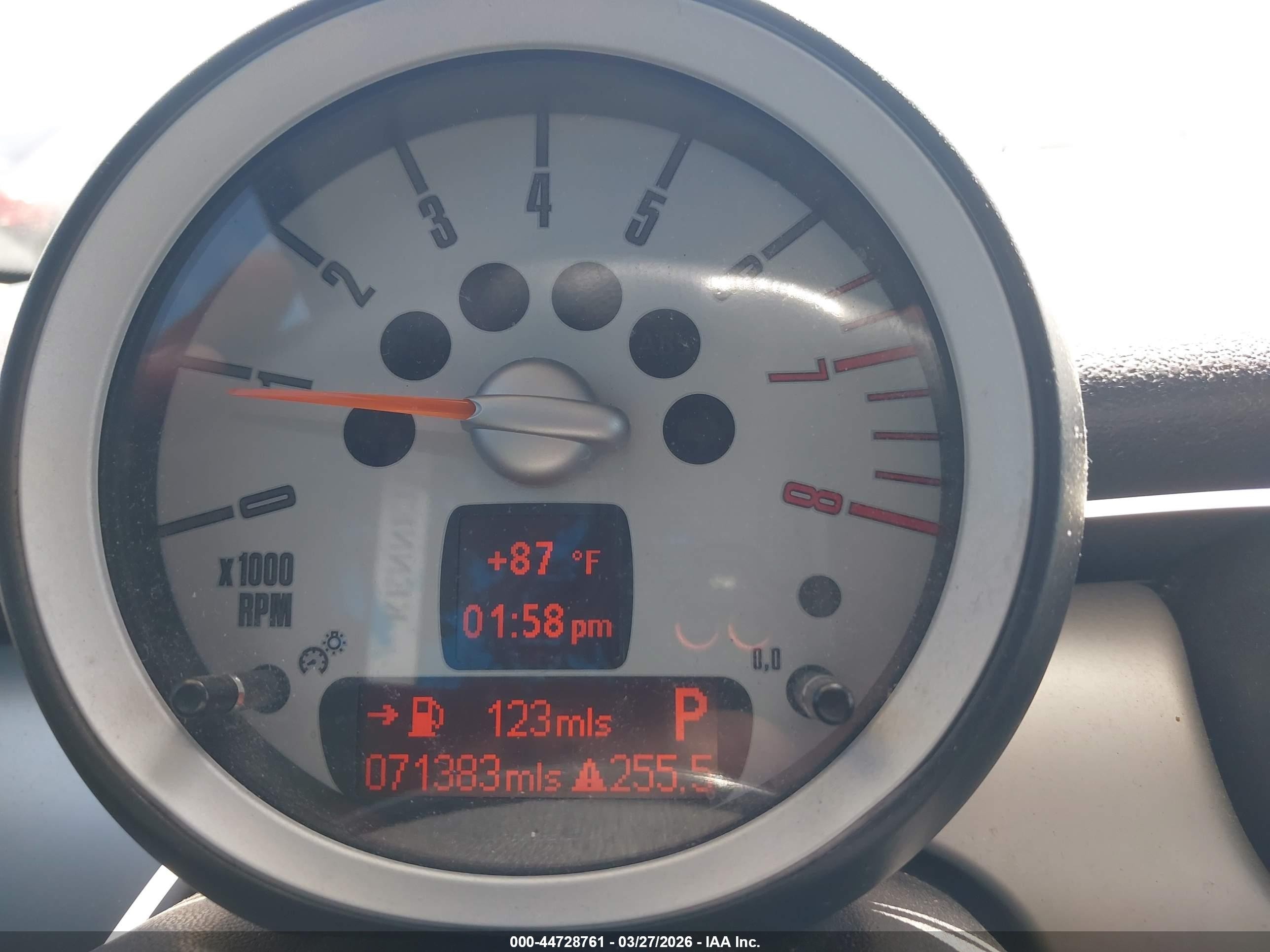 2010 Mini Cooper   Серебряный vin: WMWMF3C55ATZ22463