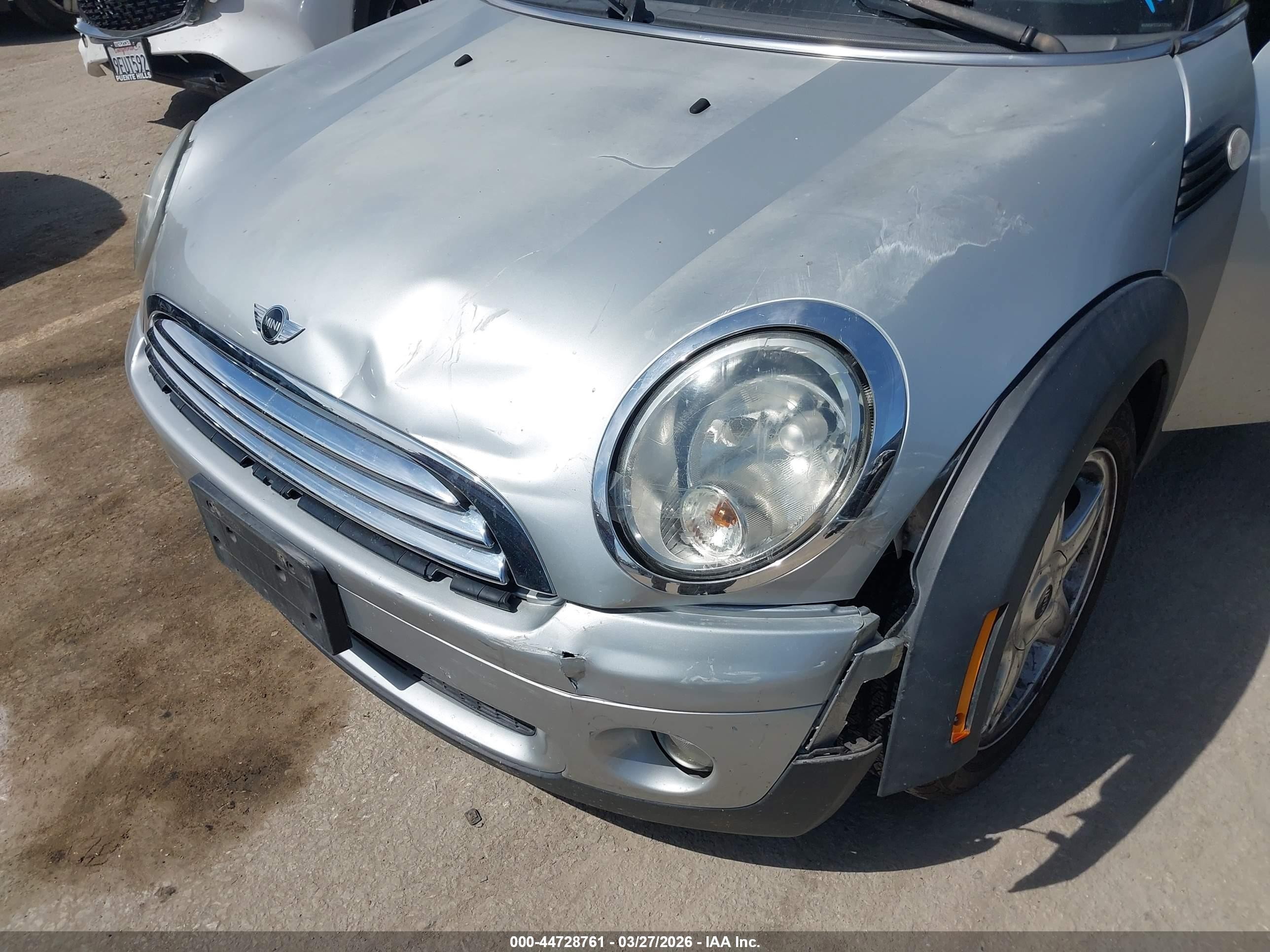 2010 Mini Cooper   Серебряный vin: WMWMF3C55ATZ22463