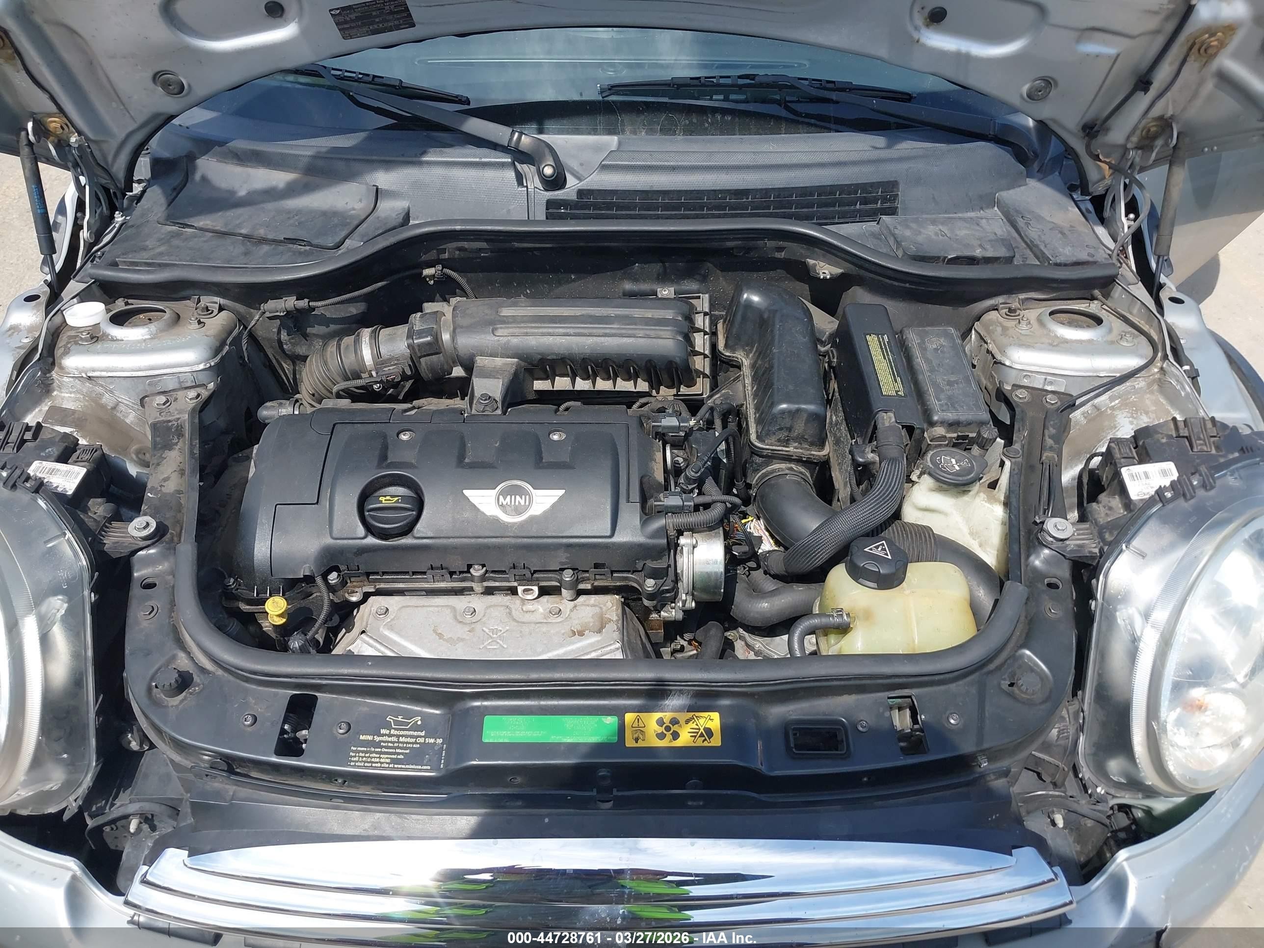 2010 Mini Cooper   Серебряный vin: WMWMF3C55ATZ22463