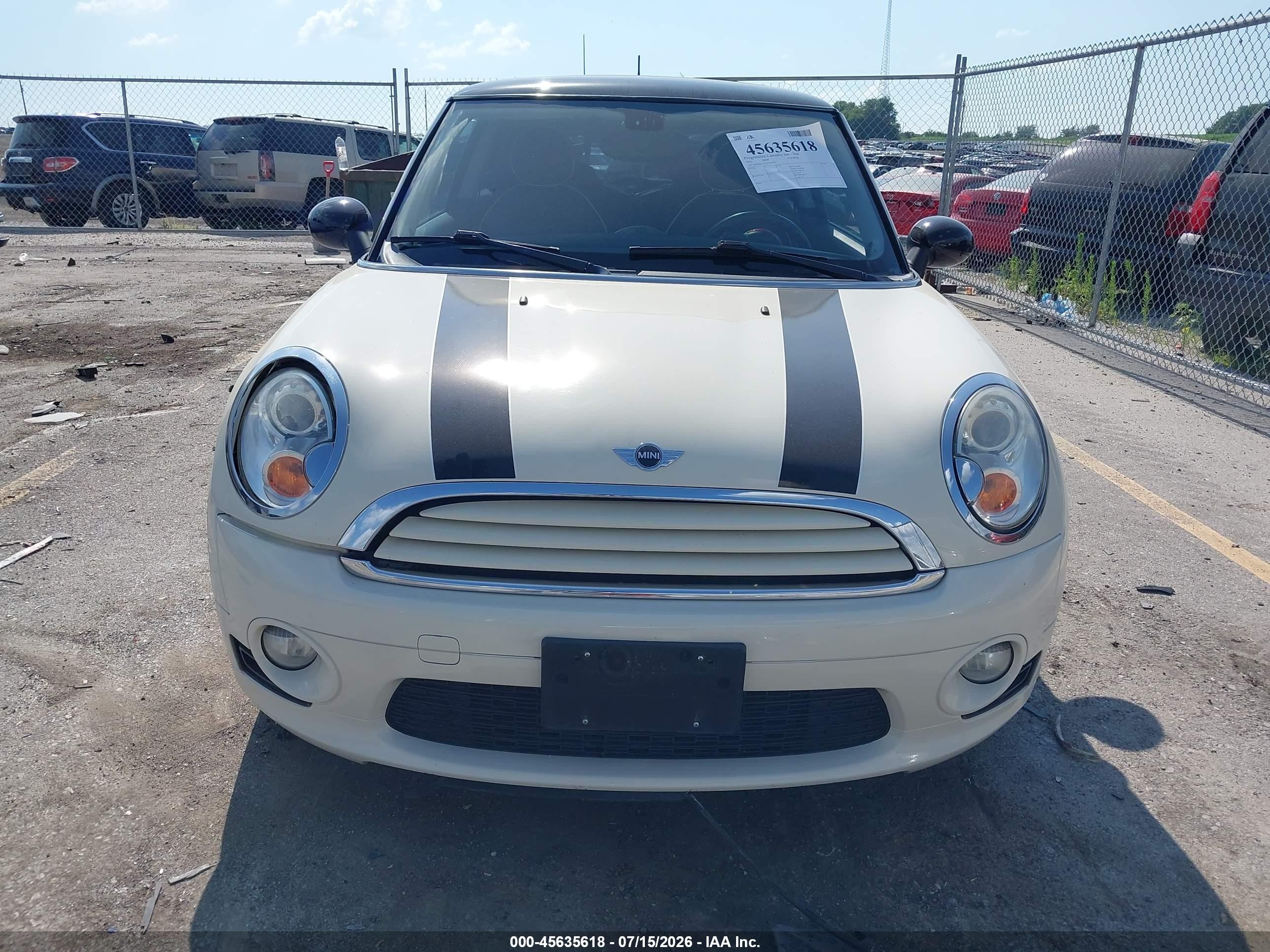 2010 Mini Cooper   White vin: WMWMF3C55ATZ65183