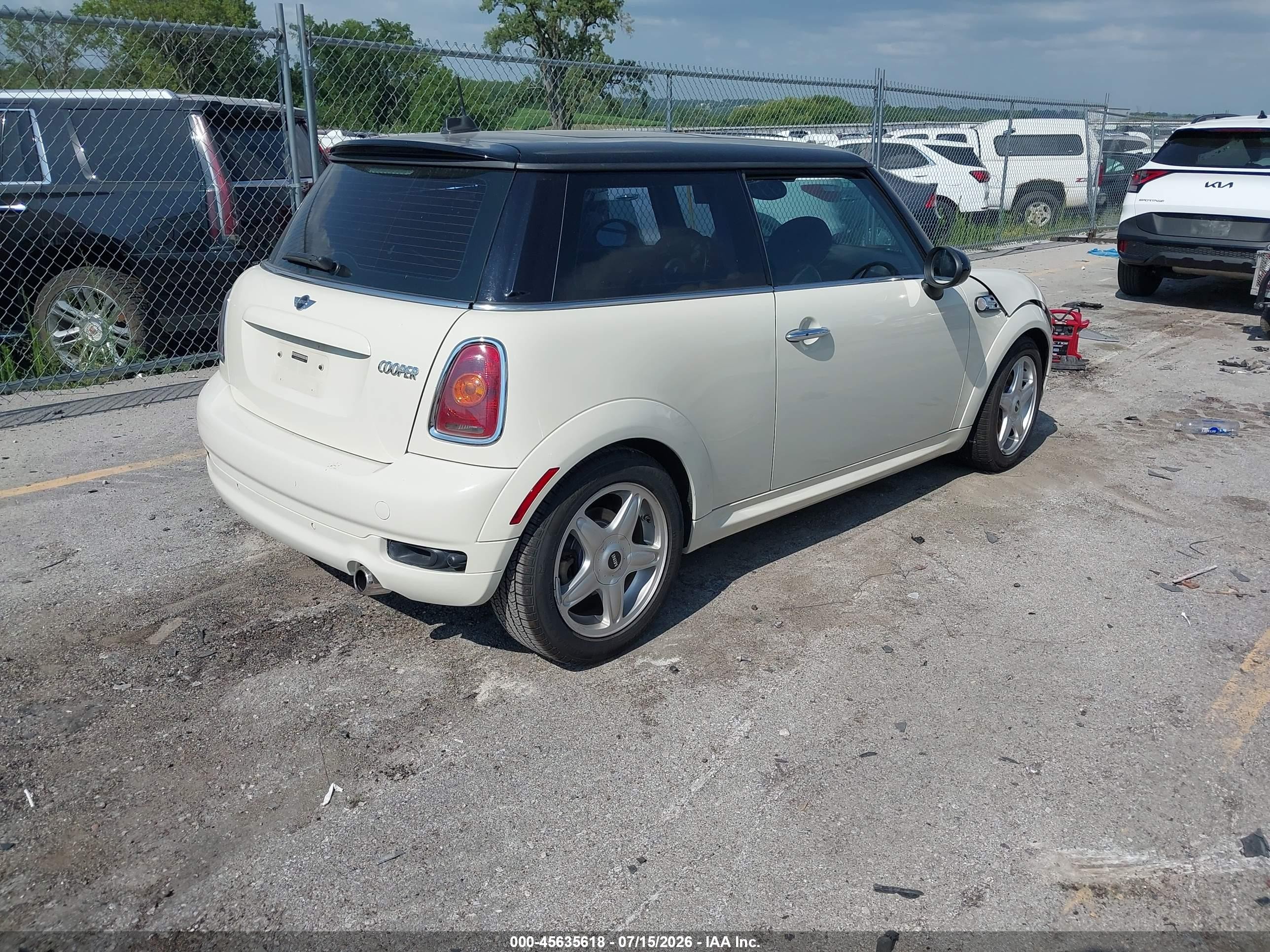 2010 Mini Cooper   White vin: WMWMF3C55ATZ65183