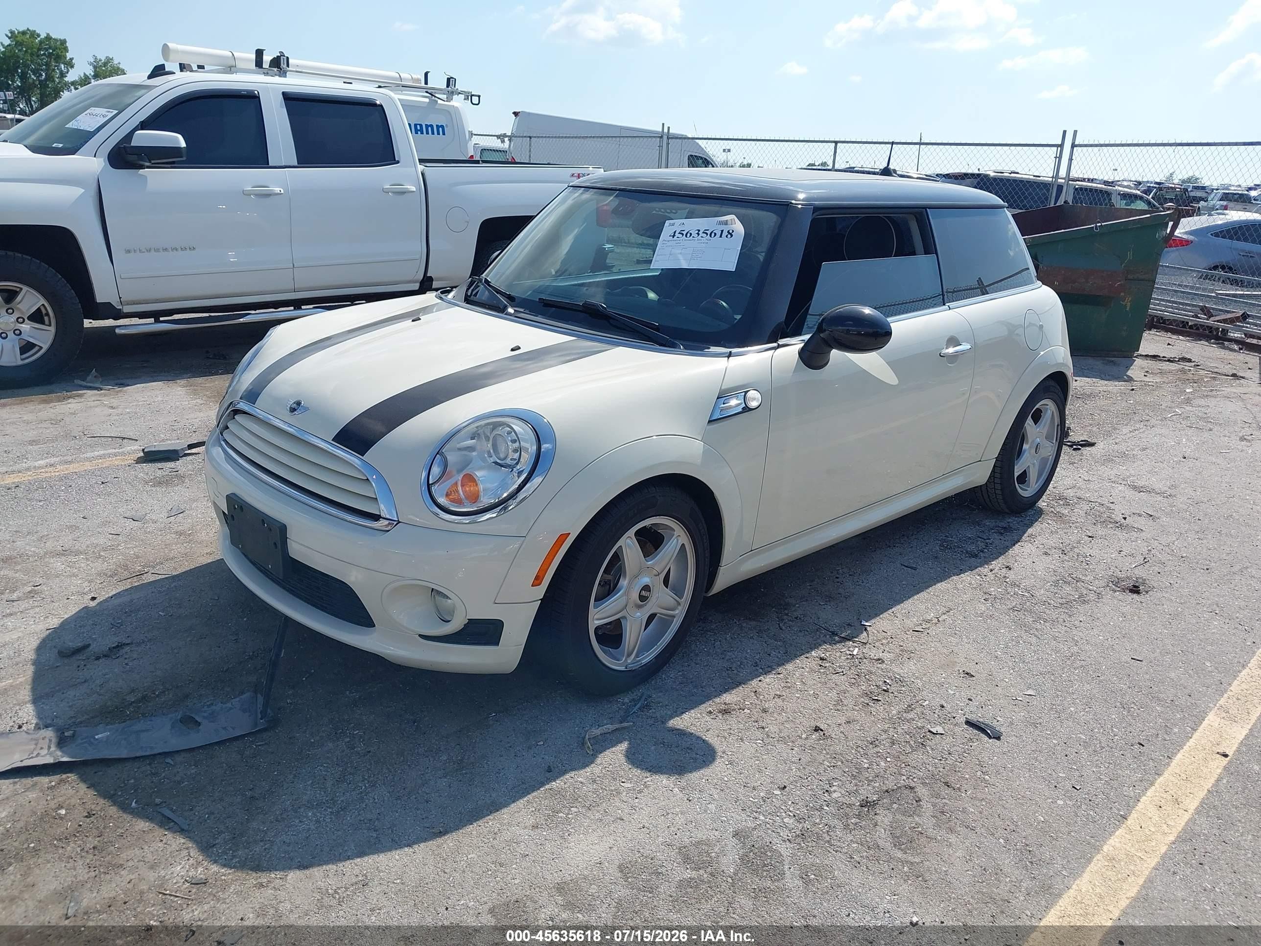 2010 Mini Cooper   White vin: WMWMF3C55ATZ65183
