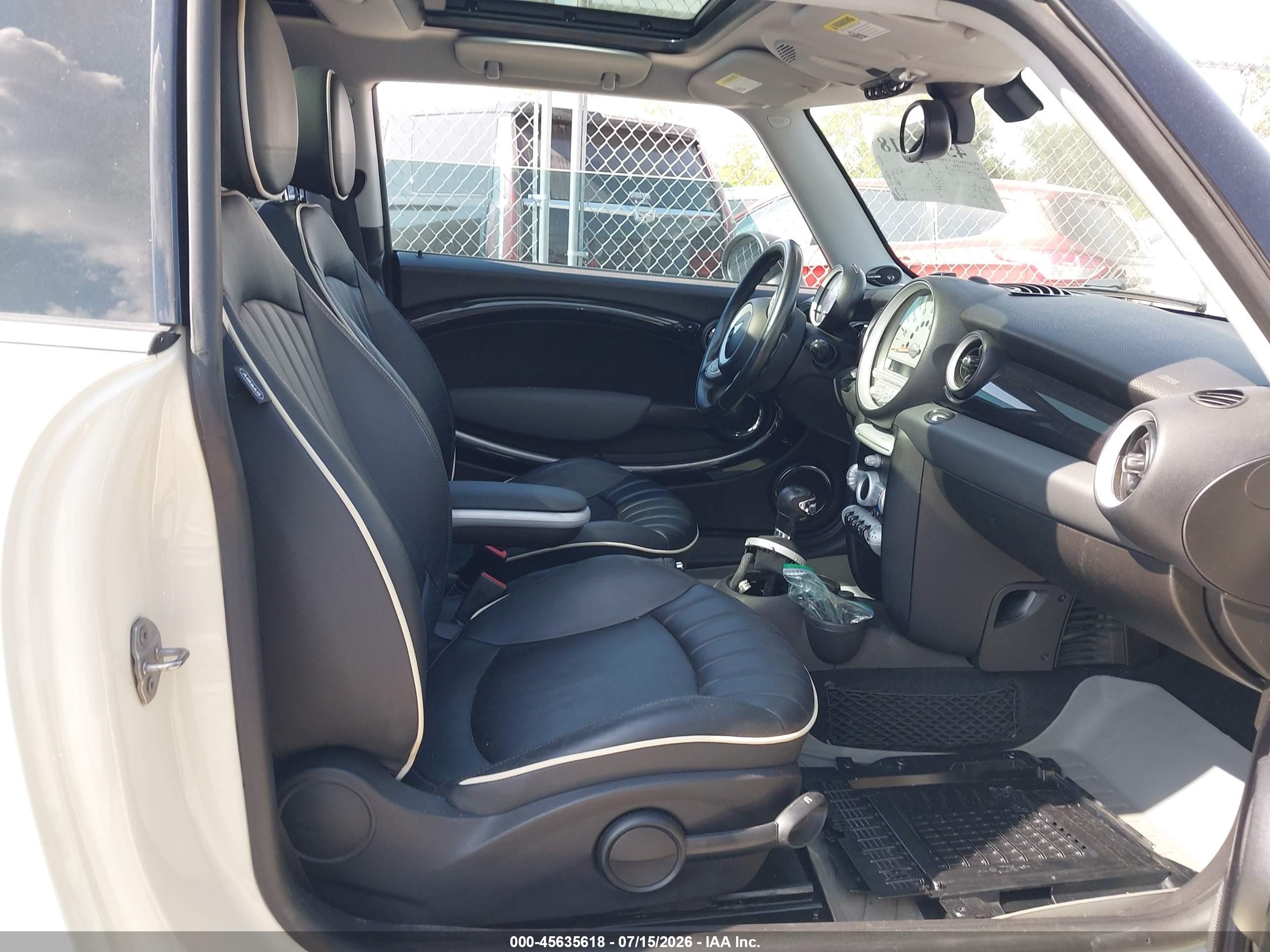 2010 Mini Cooper   White vin: WMWMF3C55ATZ65183
