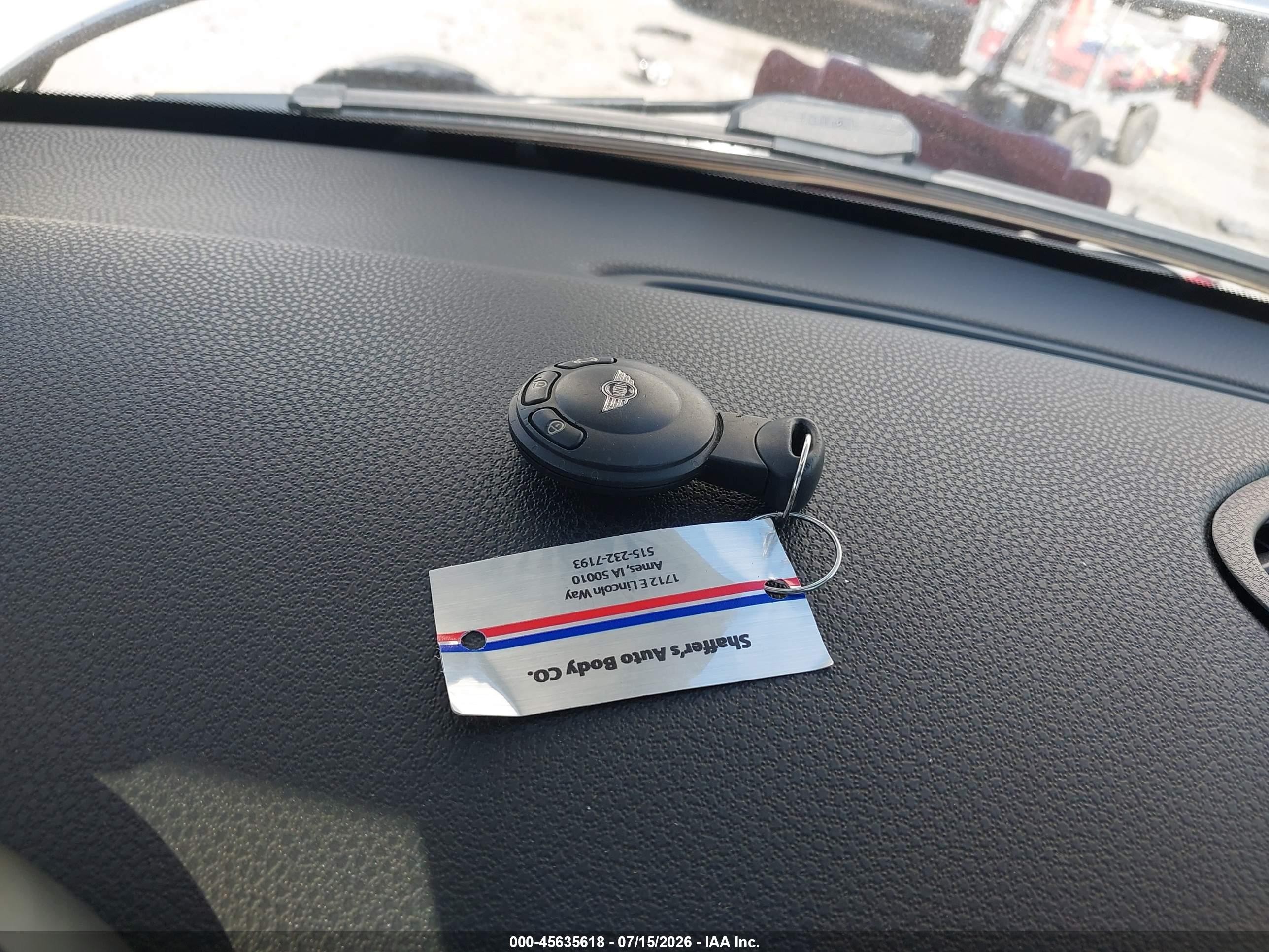 2010 Mini Cooper   White vin: WMWMF3C55ATZ65183