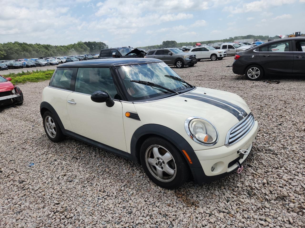 2010 Mini Cooper Beige vin: WMWMF3C55ATZ65765