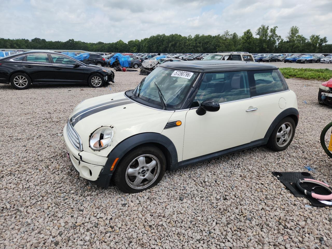 2010 Mini Cooper Beige vin: WMWMF3C55ATZ65765