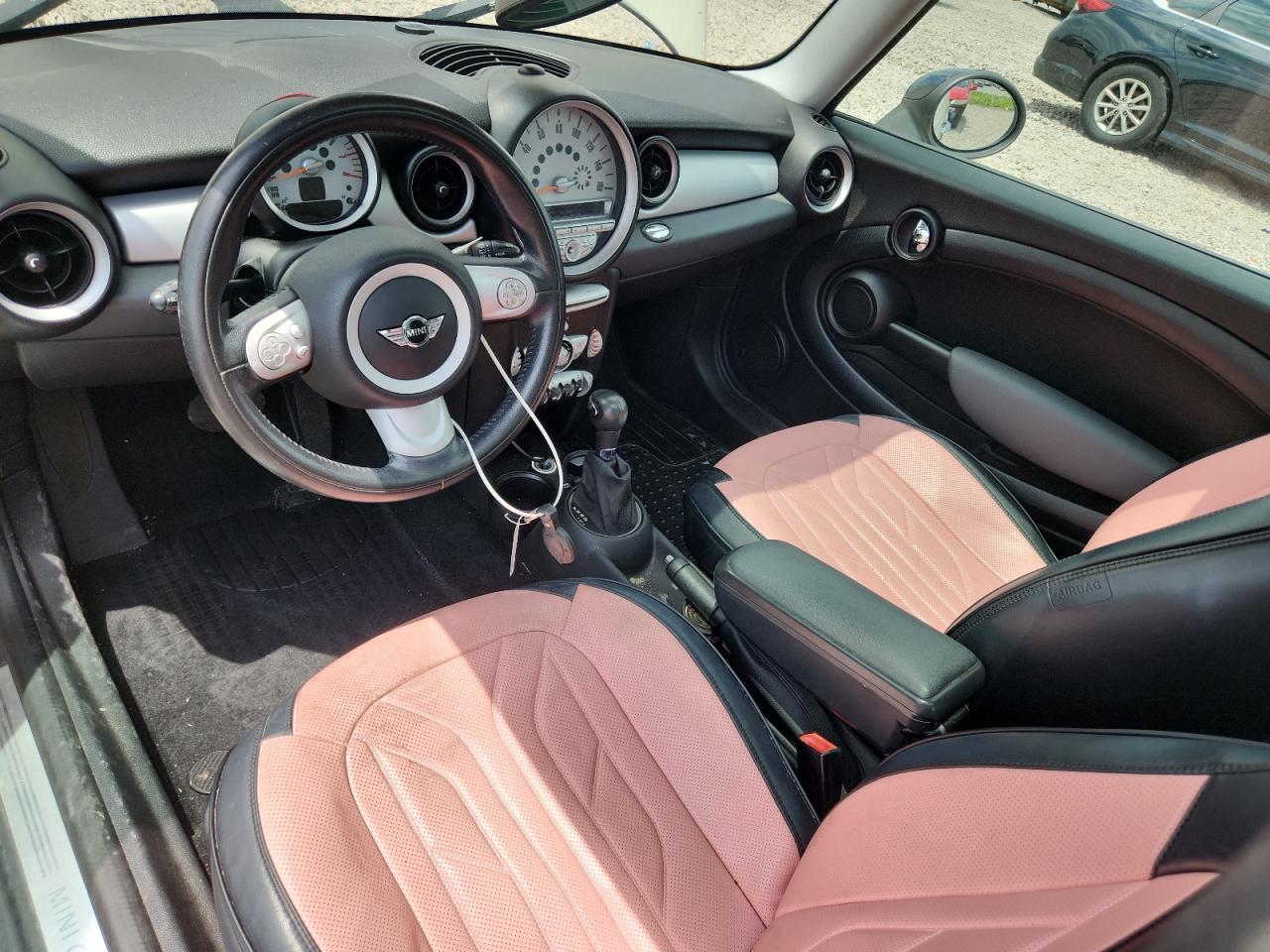 2010 Mini Cooper Beige vin: WMWMF3C55ATZ65765