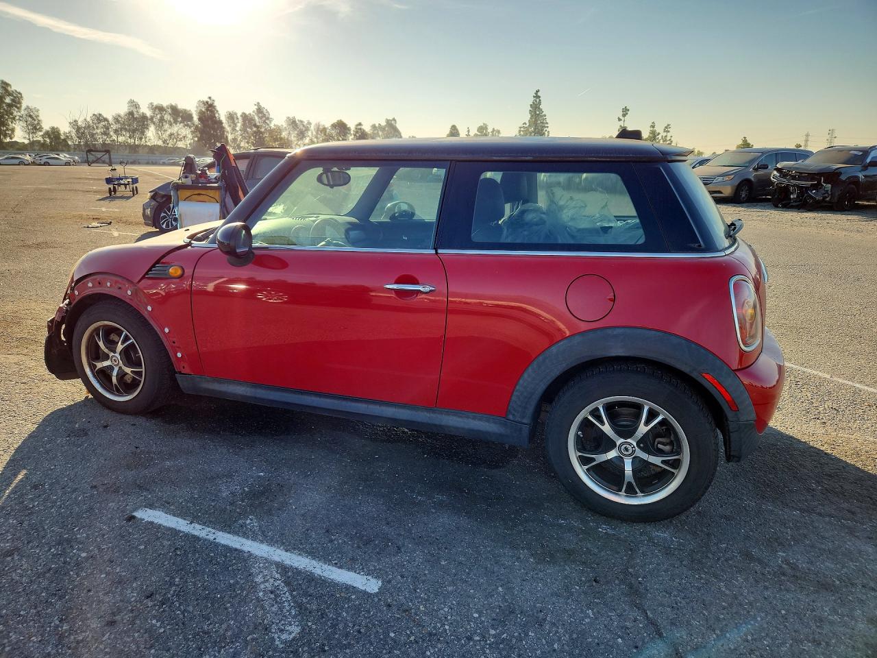 2010 Mini Cooper Red vin: WMWMF3C56ATZ61675