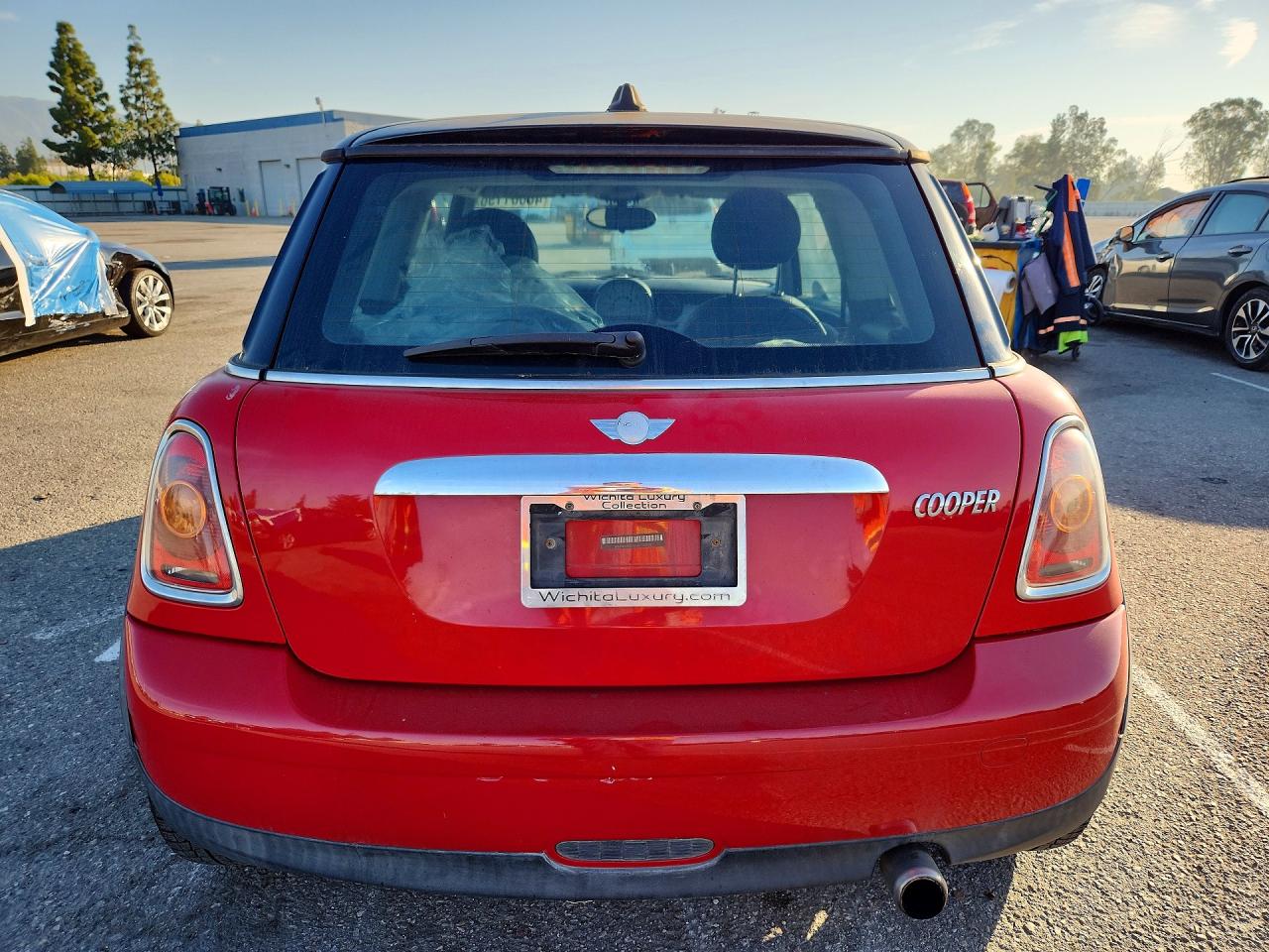 2010 Mini Cooper Red vin: WMWMF3C56ATZ61675
