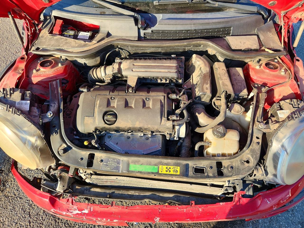 2010 Mini Cooper Red vin: WMWMF3C56ATZ61675