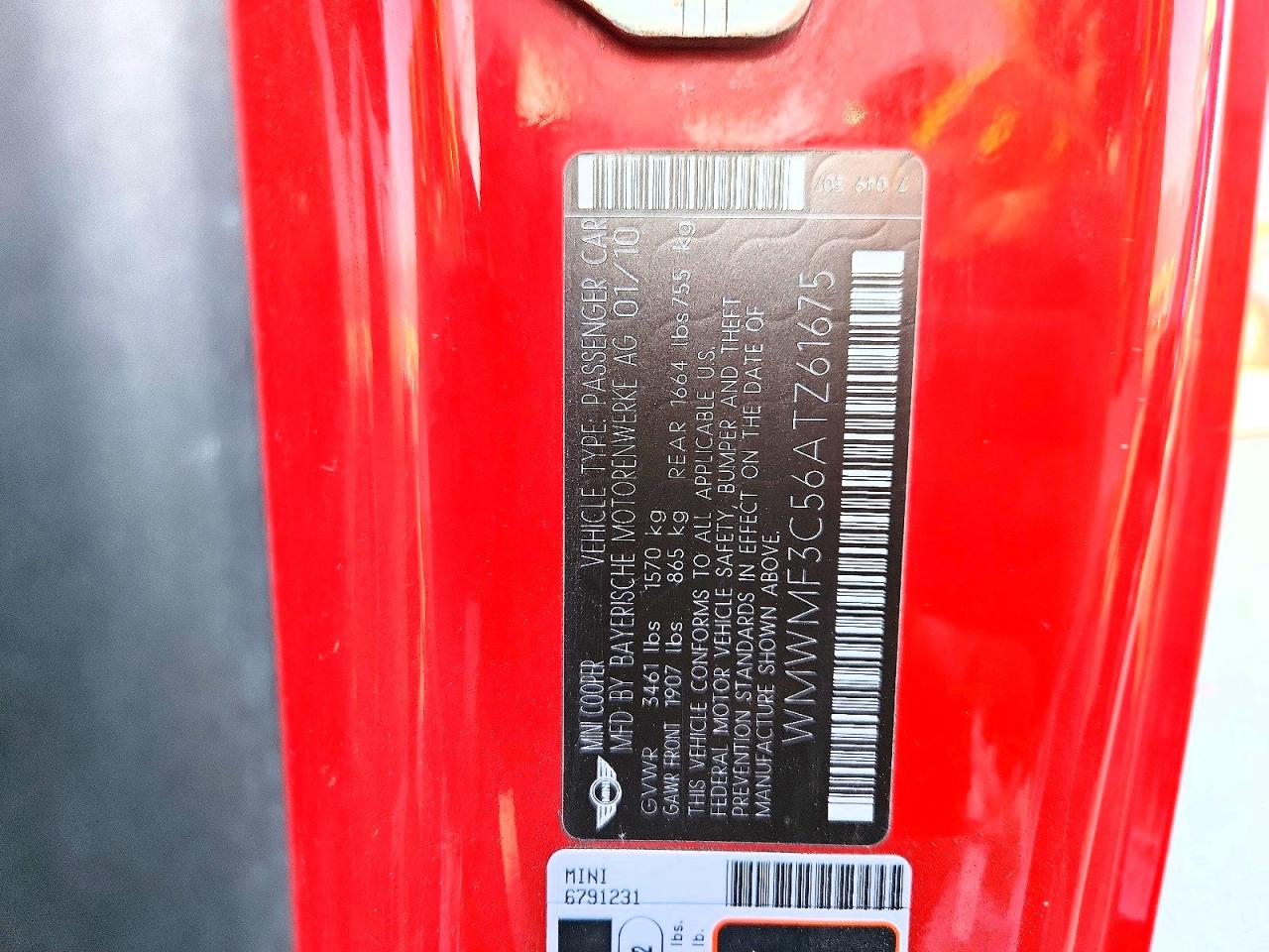 2010 Mini Cooper Red vin: WMWMF3C56ATZ61675