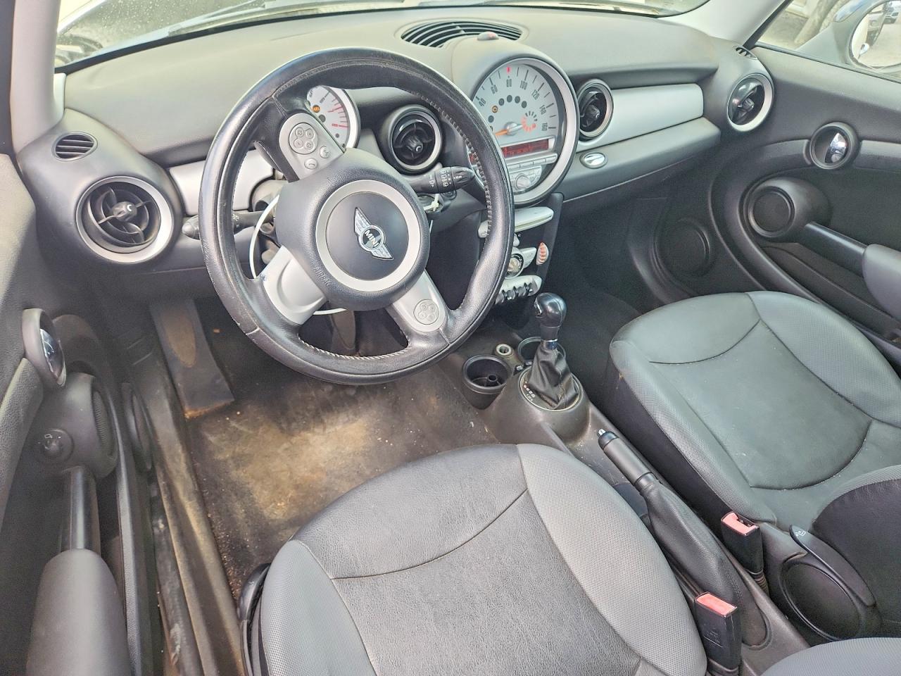 2010 Mini Cooper White vin: WMWMF3C56ATZ64883