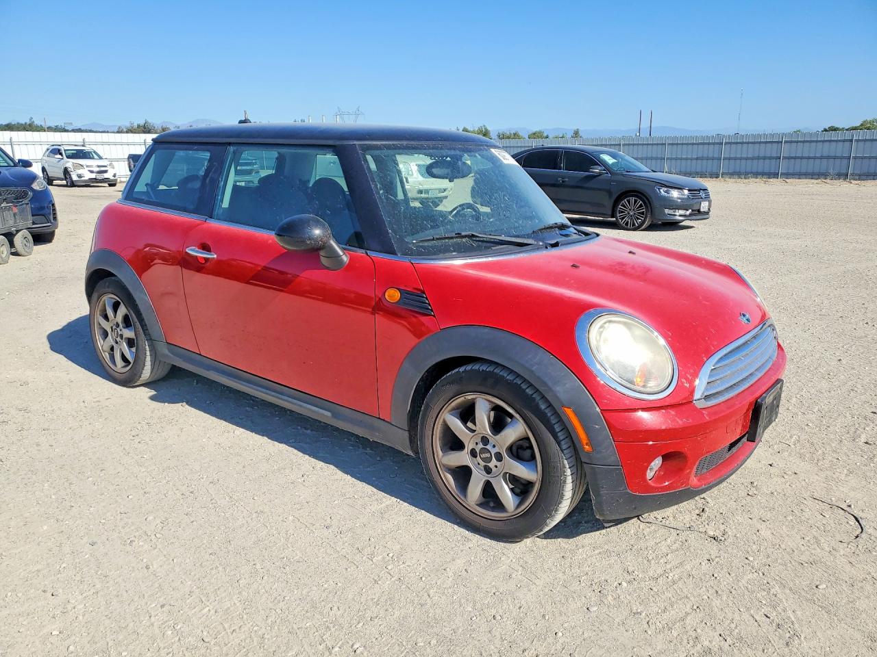 2010 Mini Cooper Red vin: WMWMF3C57ATZ23274
