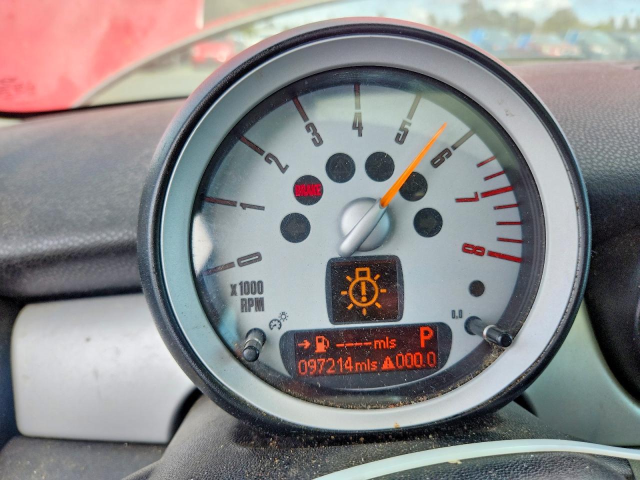 2010 Mini Cooper Red vin: WMWMF3C5XATZ62361