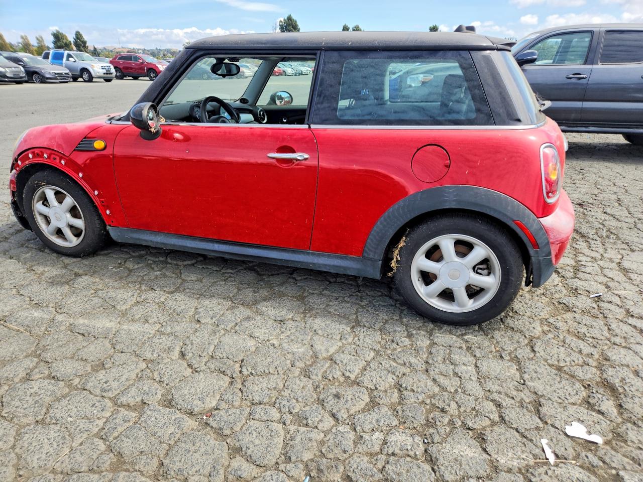 2010 Mini Cooper Red vin: WMWMF3C5XATZ62361