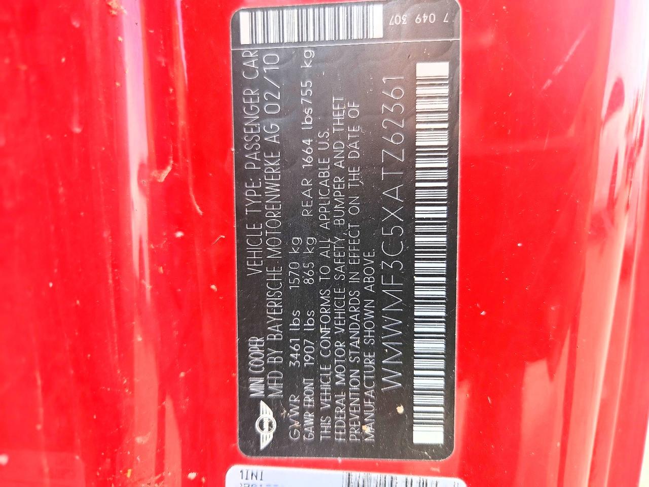 2010 Mini Cooper Red vin: WMWMF3C5XATZ62361