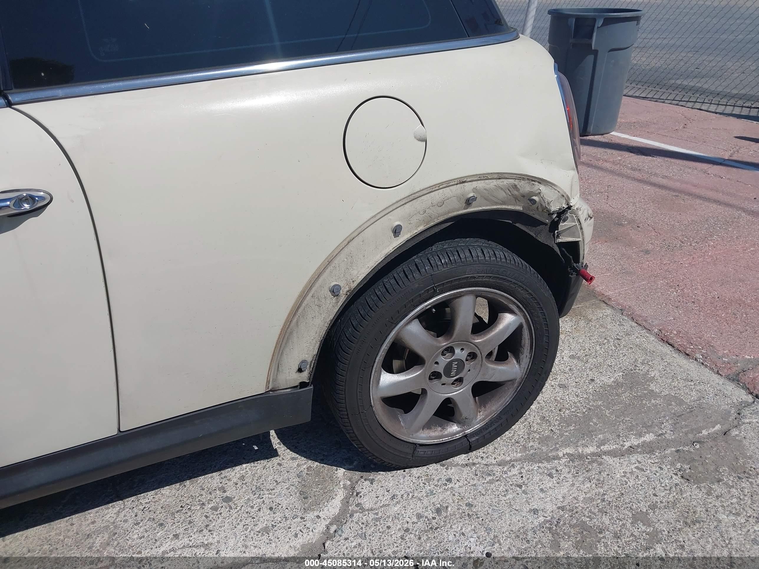 2010 Mini Cooper   White vin: WMWMF3C5XATZ66863