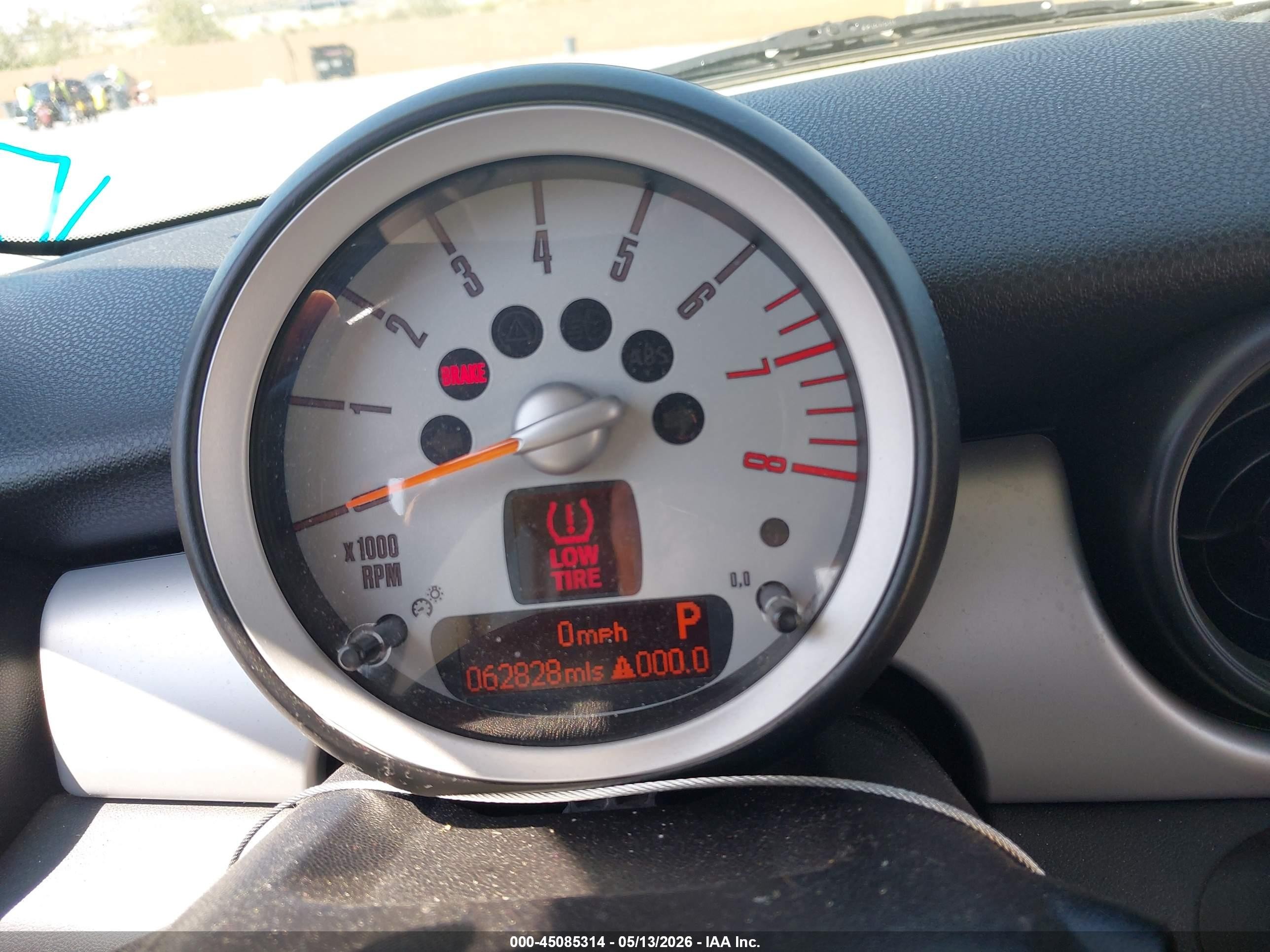 2010 Mini Cooper   White vin: WMWMF3C5XATZ66863