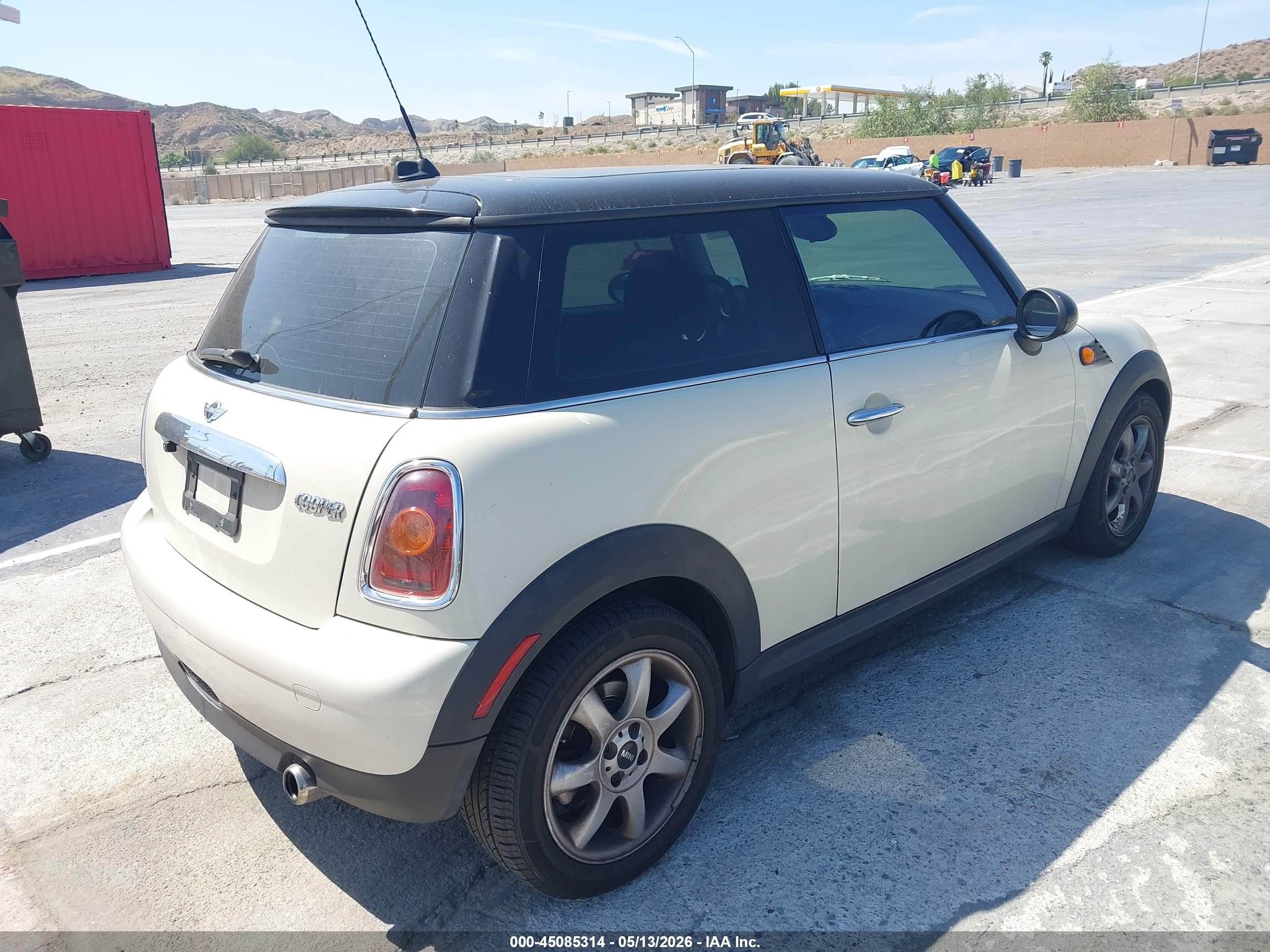 2010 Mini Cooper   White vin: WMWMF3C5XATZ66863