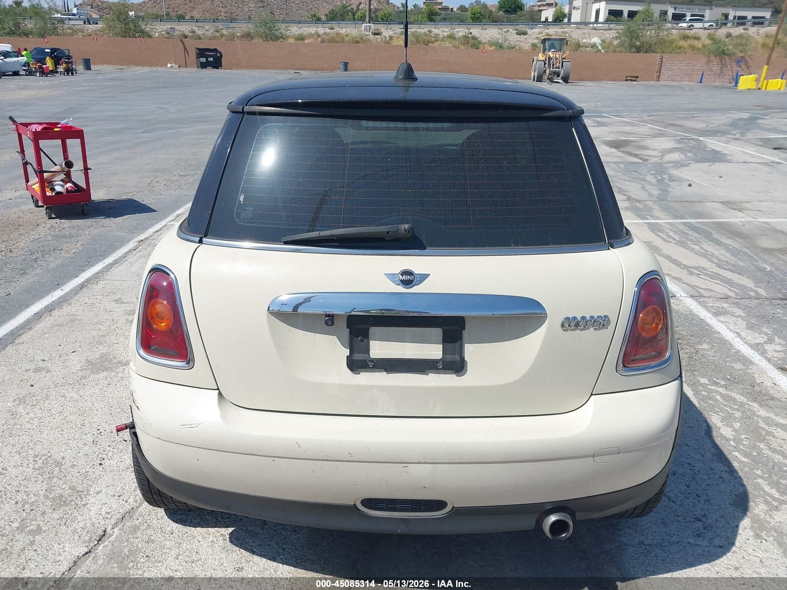 2010 Mini Cooper   White vin: WMWMF3C5XATZ66863