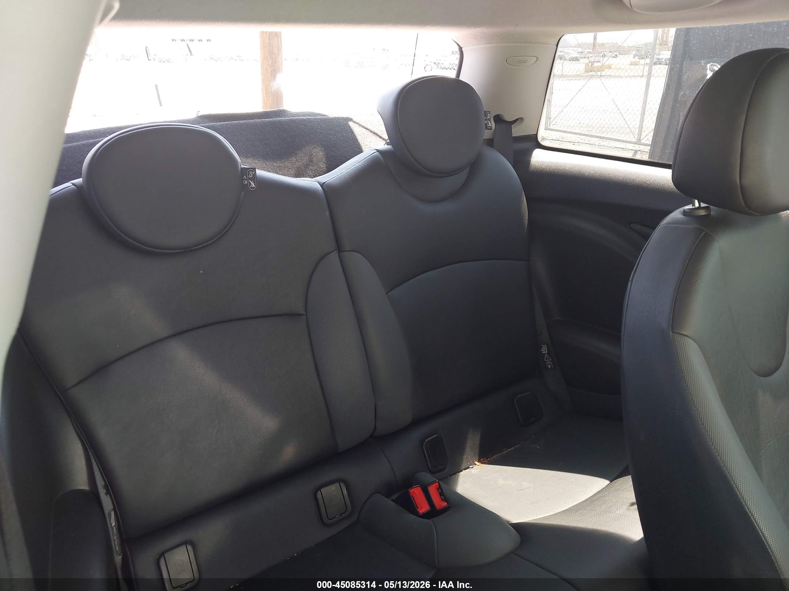 2010 Mini Cooper   White vin: WMWMF3C5XATZ66863