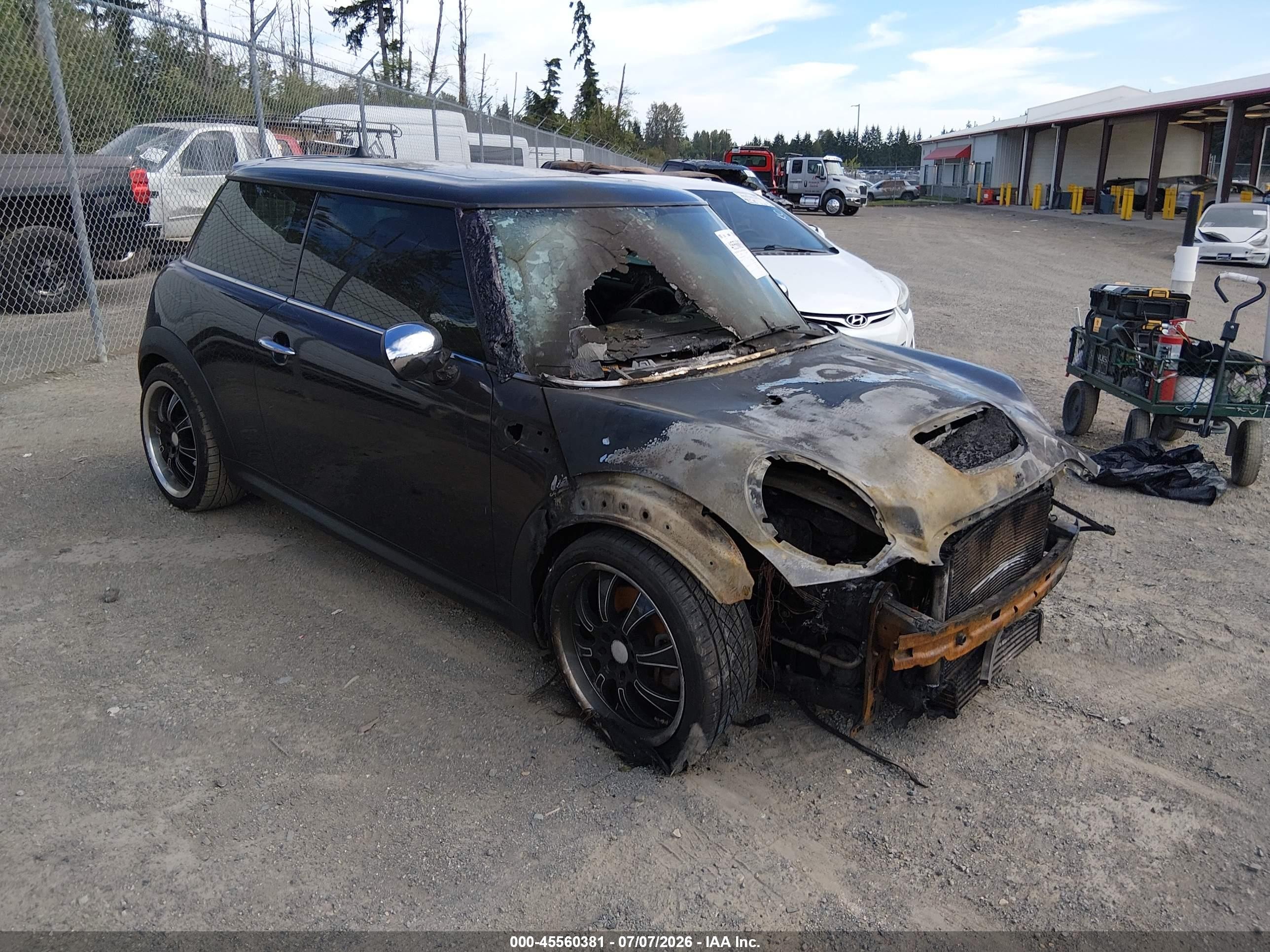2009 Mini Cooper S   Black vin: WMWMF73509TT95015