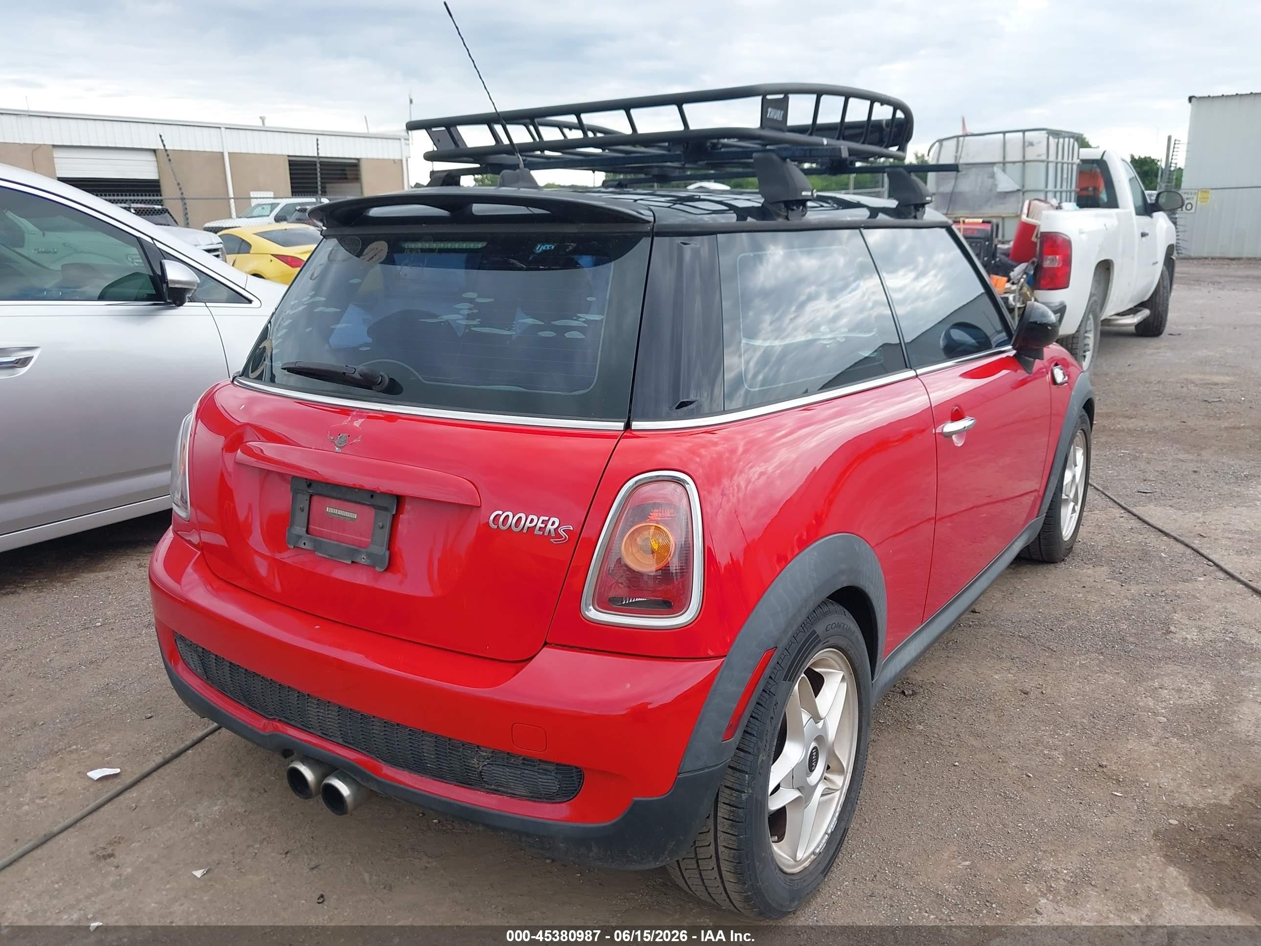 2008 Mini Cooper S   Red vin: WMWMF73518TT92929