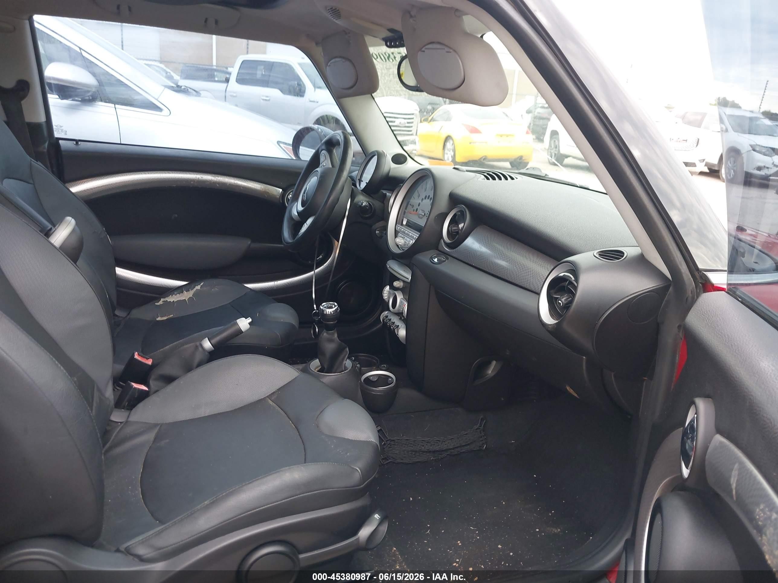 2008 Mini Cooper S   Red vin: WMWMF73518TT92929