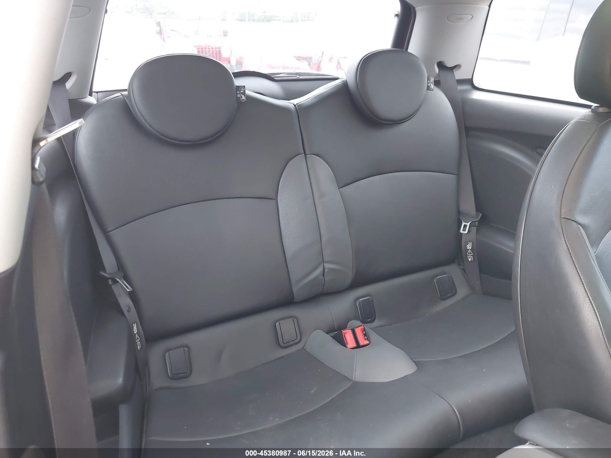 2008 Mini Cooper S   Red vin: WMWMF73518TT92929