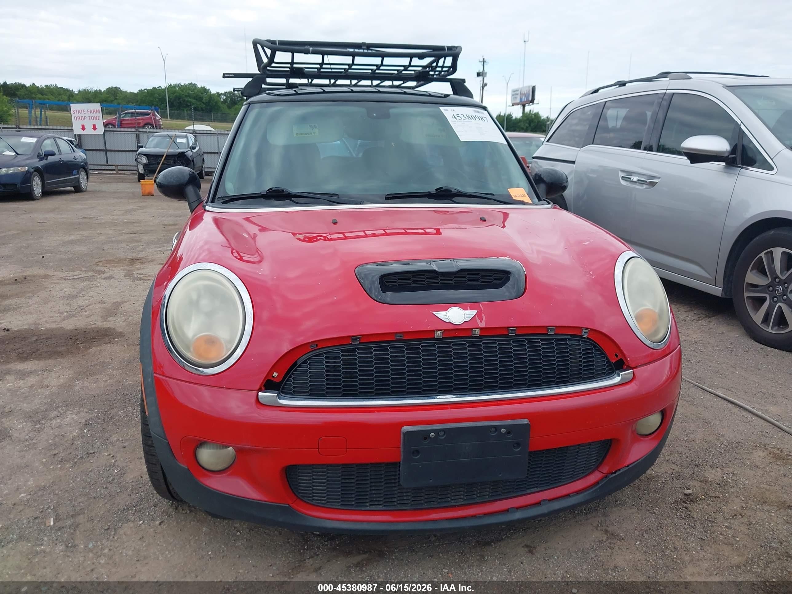 2008 Mini Cooper S   Red vin: WMWMF73518TT92929