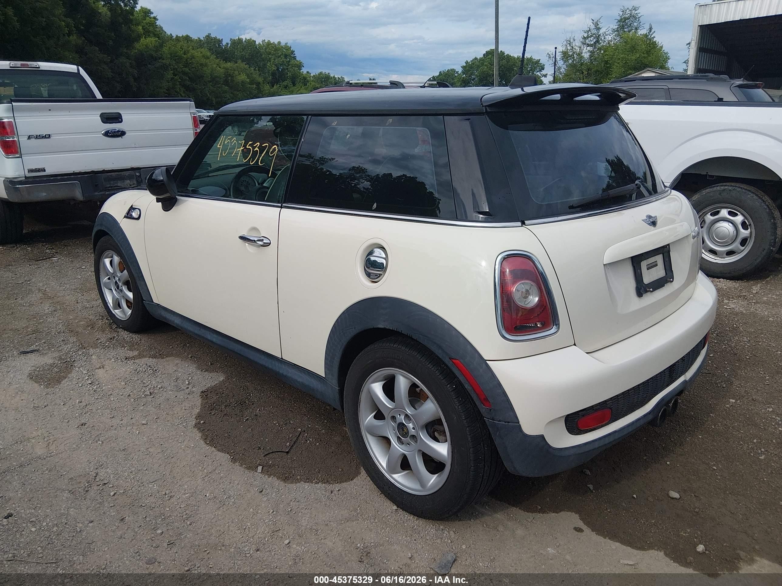 2008 Mini Cooper S   White vin: WMWMF73518TV39220