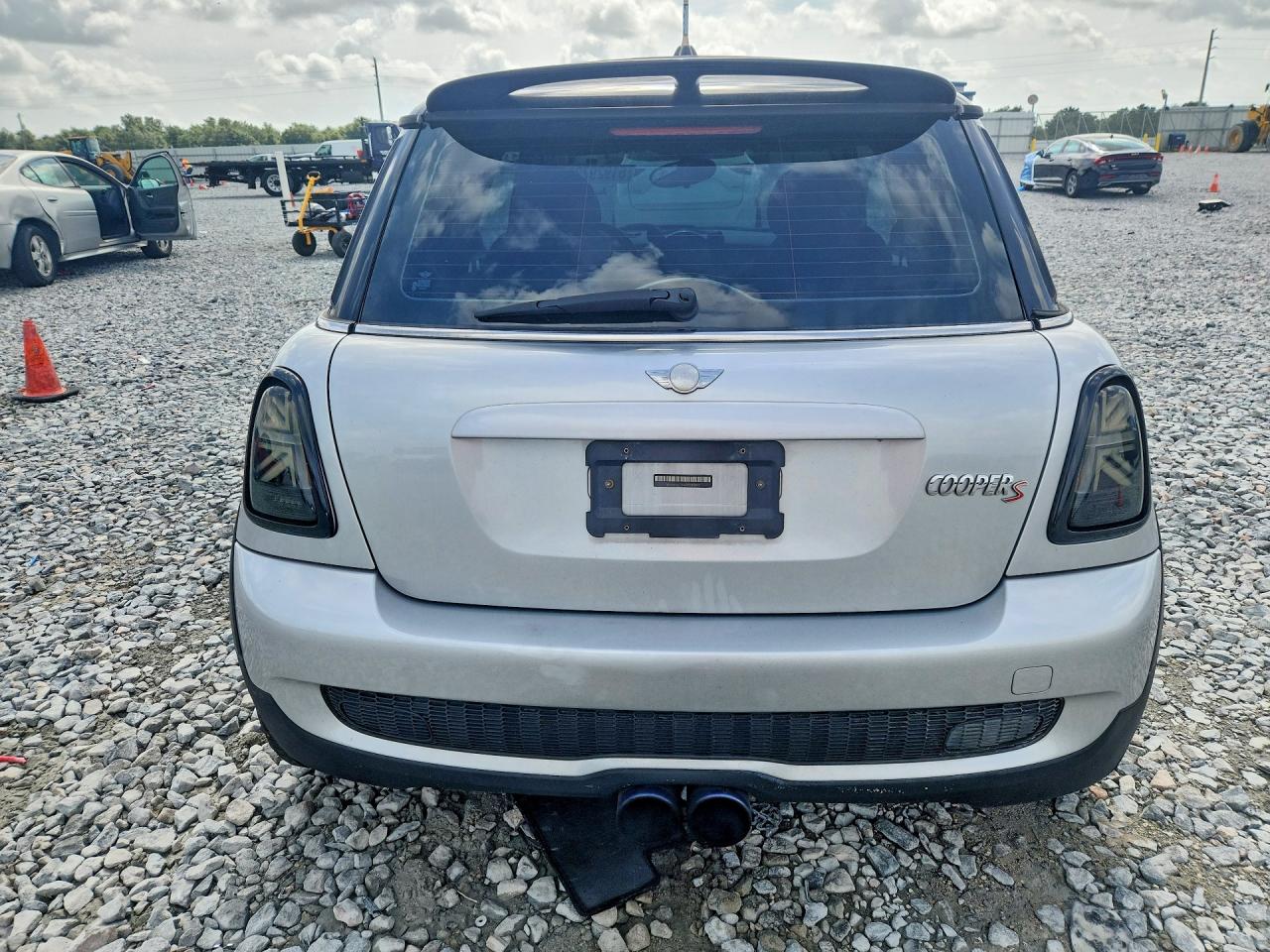2007 Mini Cooper S Gray vin: WMWMF73527TL85003
