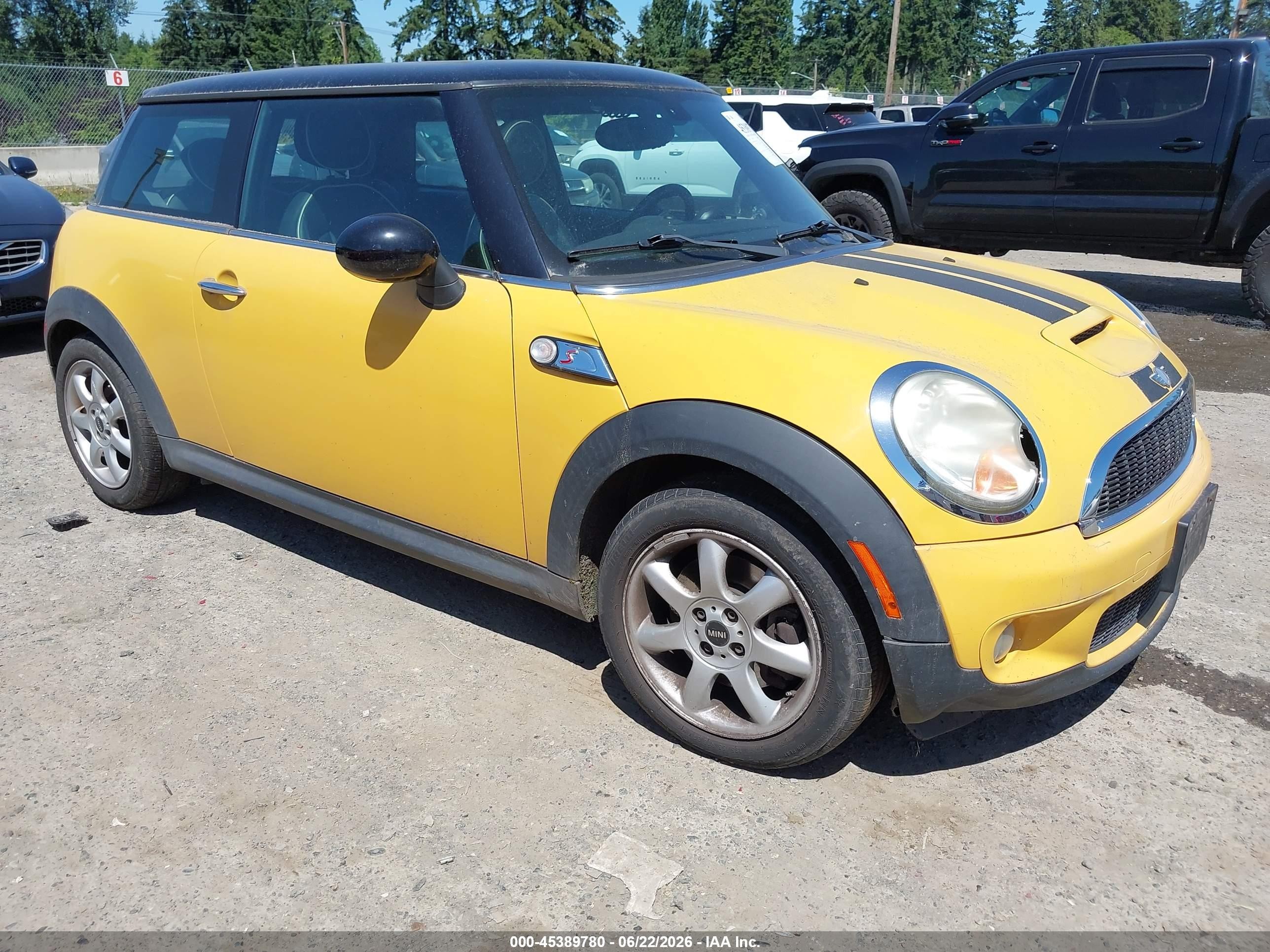 2008 Mini Cooper S   Yellow vin: WMWMF73528TV33166