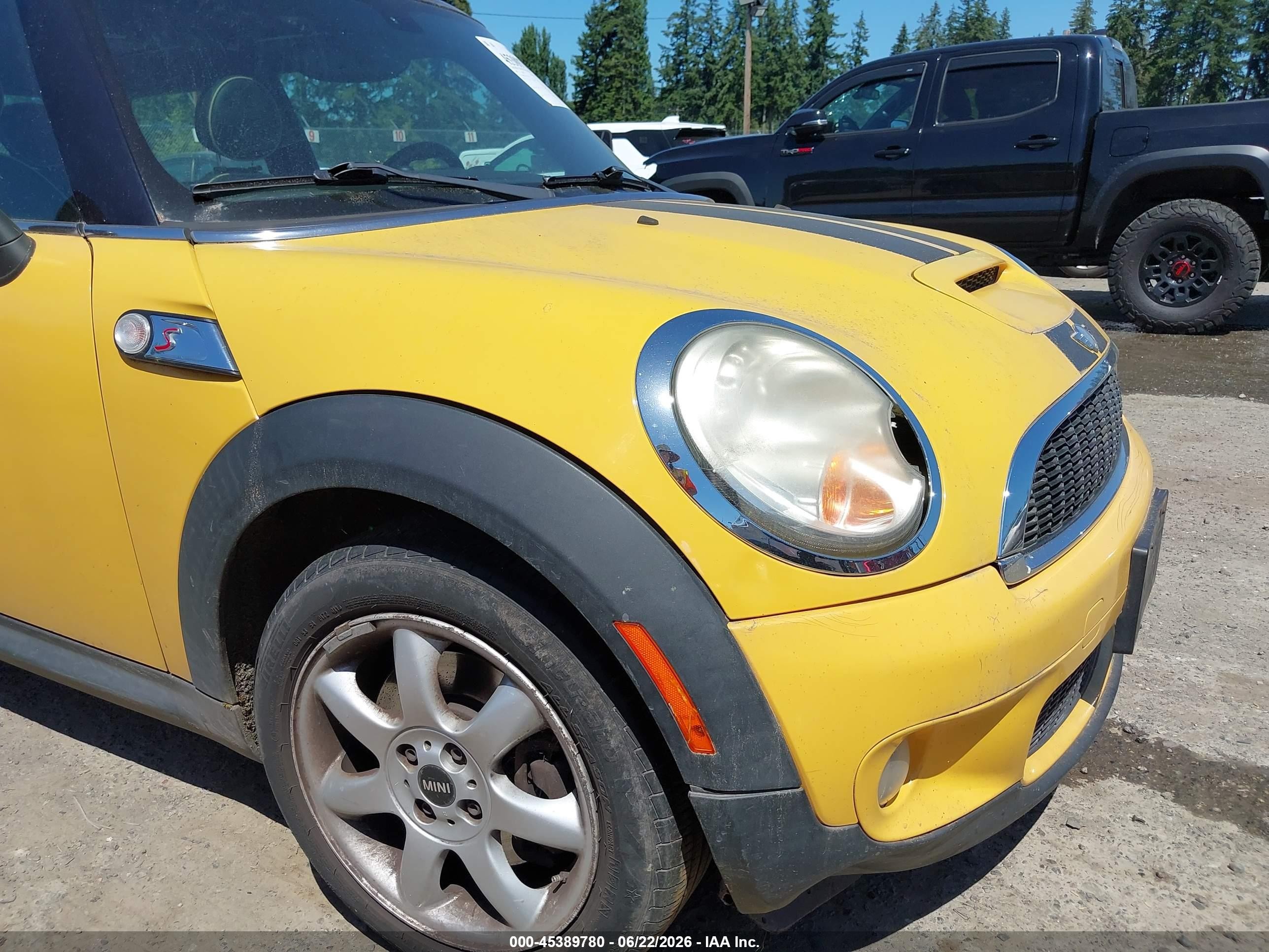 2008 Mini Cooper S   Yellow vin: WMWMF73528TV33166