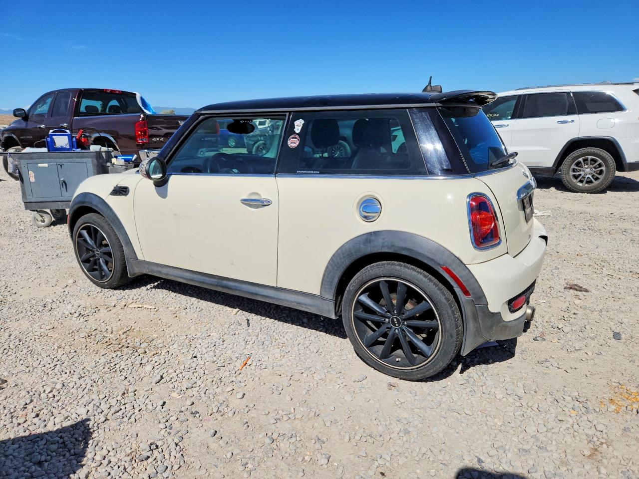 2007 Mini Cooper S Beige vin: WMWMF73537TT84037