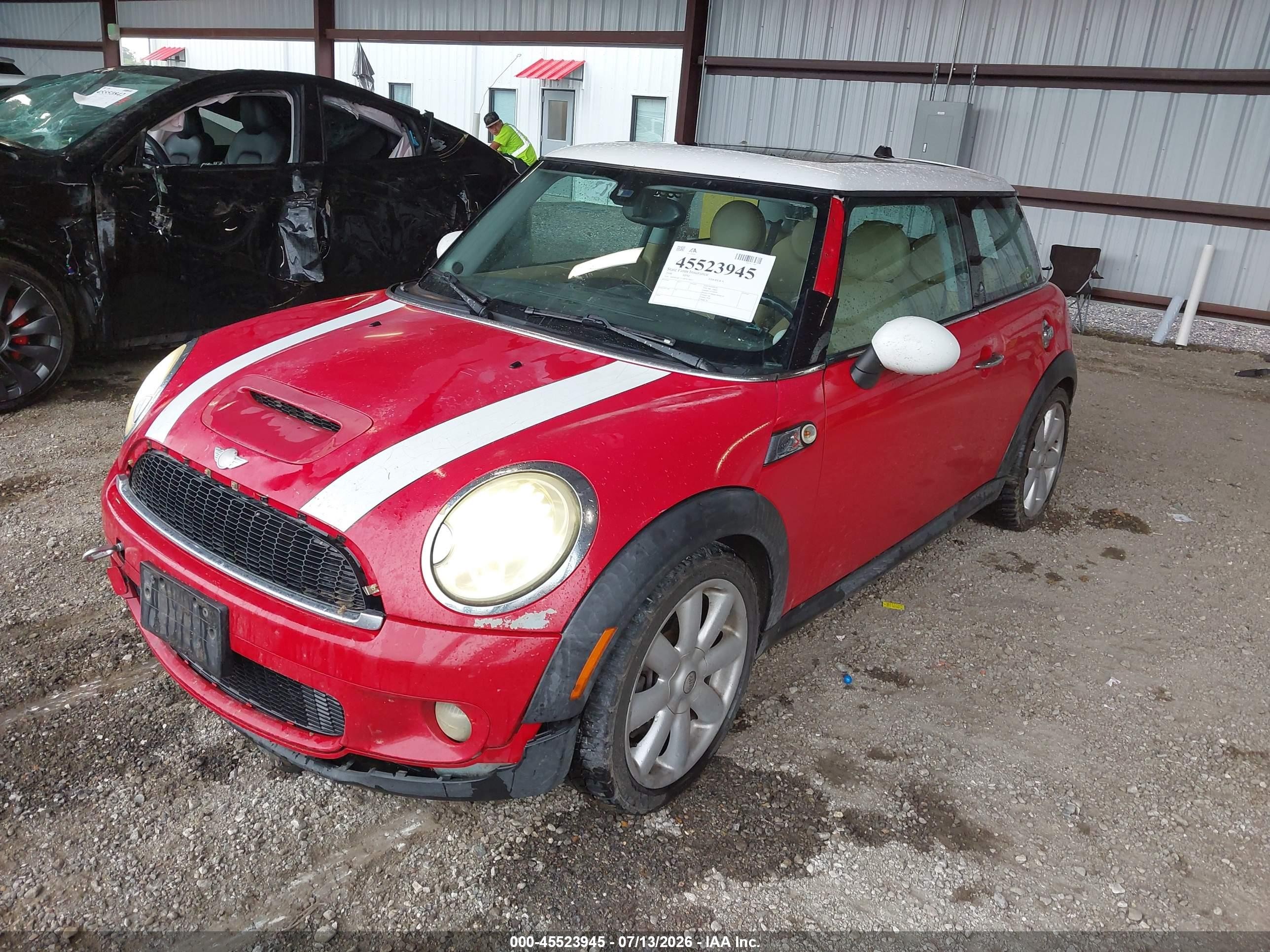 2008 Mini Cooper S   Red vin: WMWMF73538TV39025