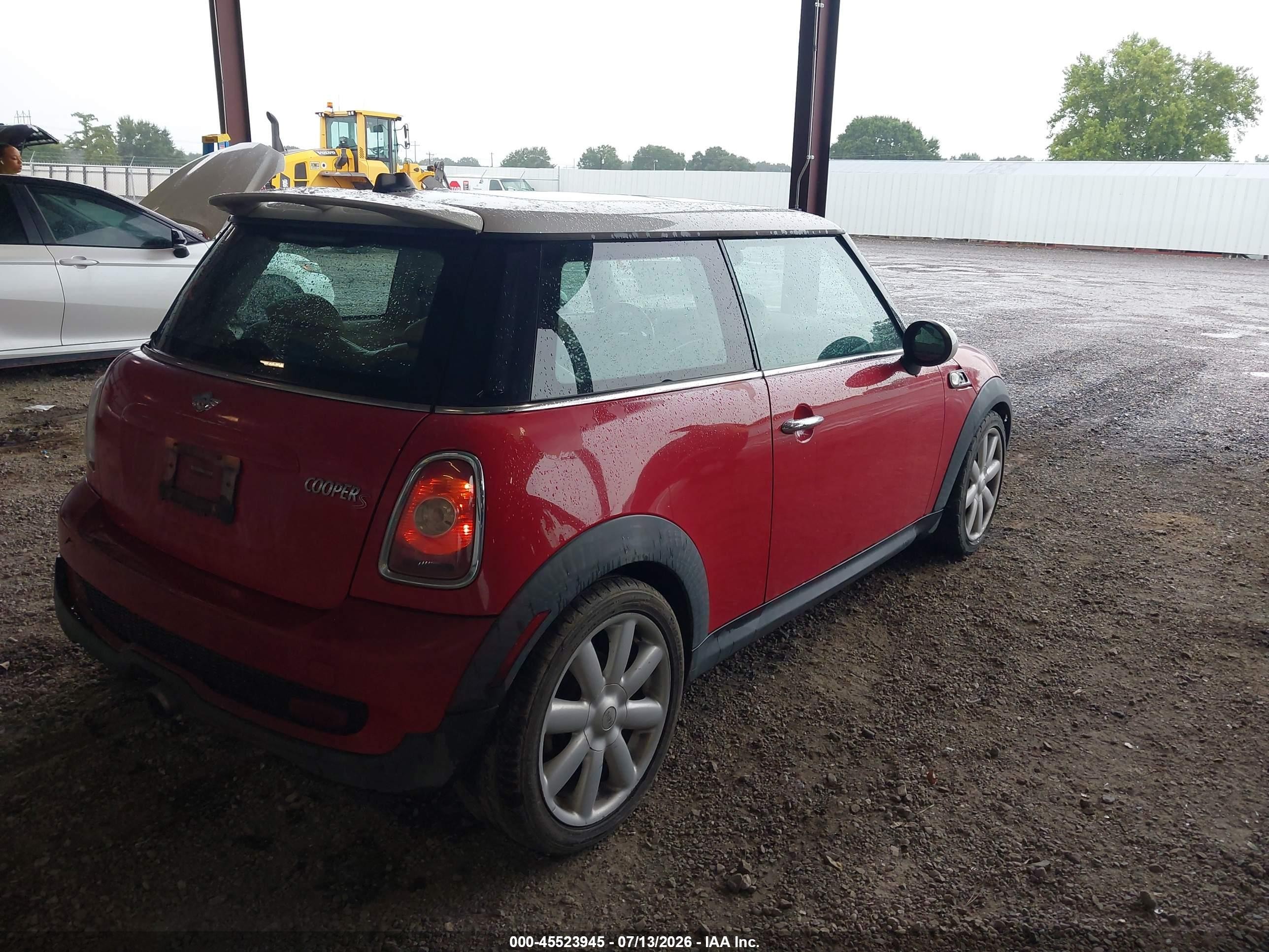 2008 Mini Cooper S   Red vin: WMWMF73538TV39025