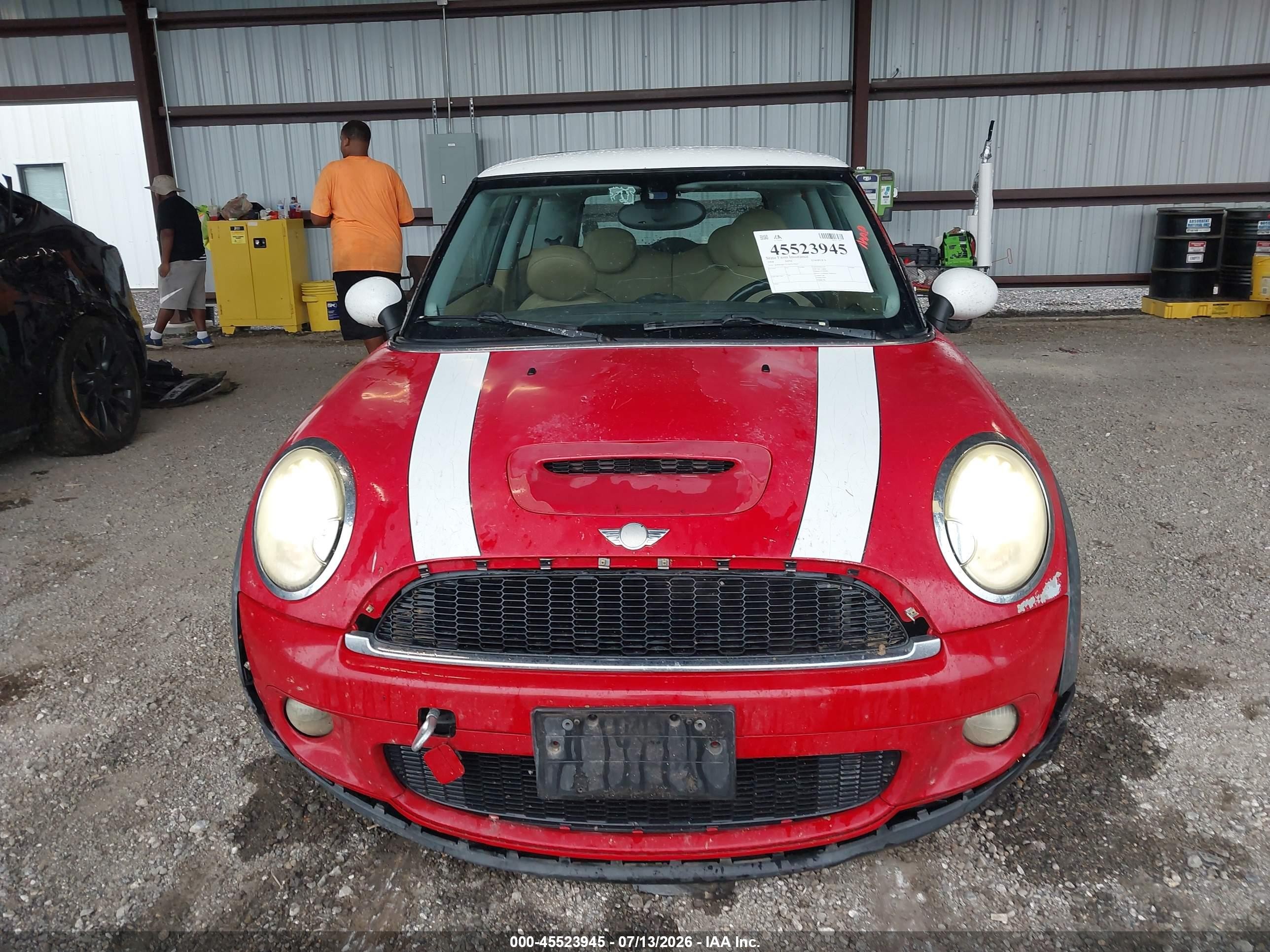2008 Mini Cooper S   Red vin: WMWMF73538TV39025