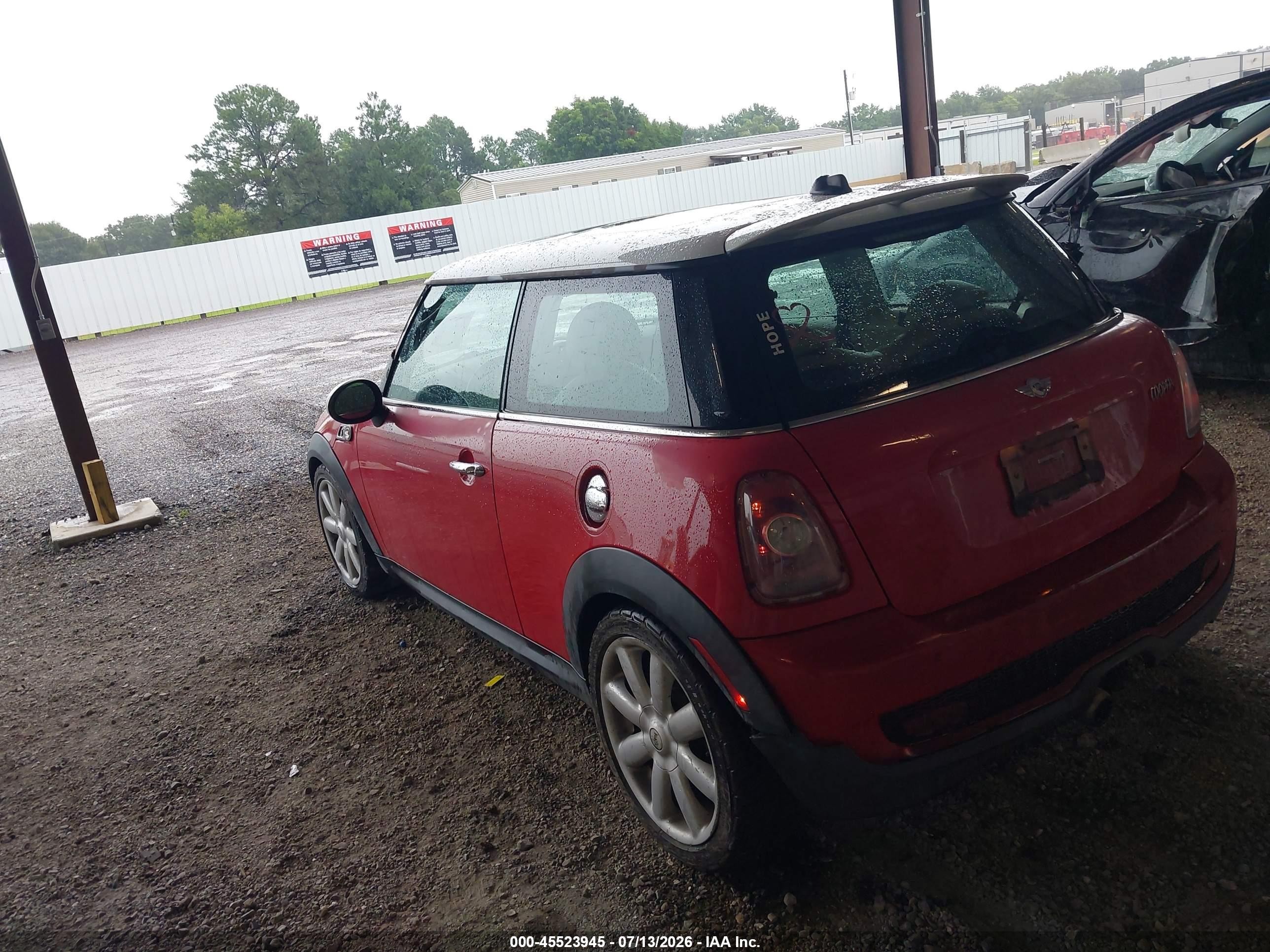 2008 Mini Cooper S   Red vin: WMWMF73538TV39025