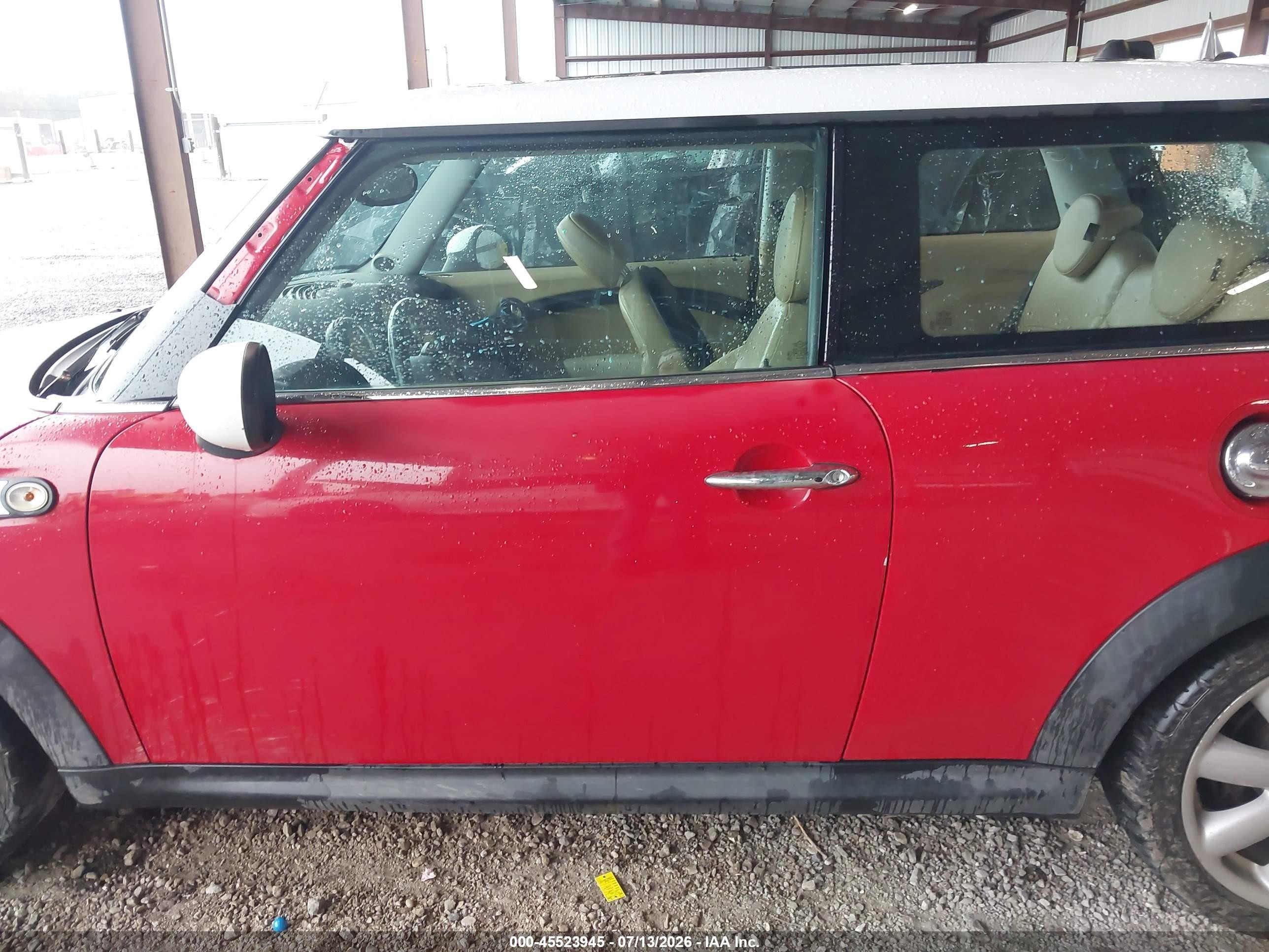 2008 Mini Cooper S   Red vin: WMWMF73538TV39025