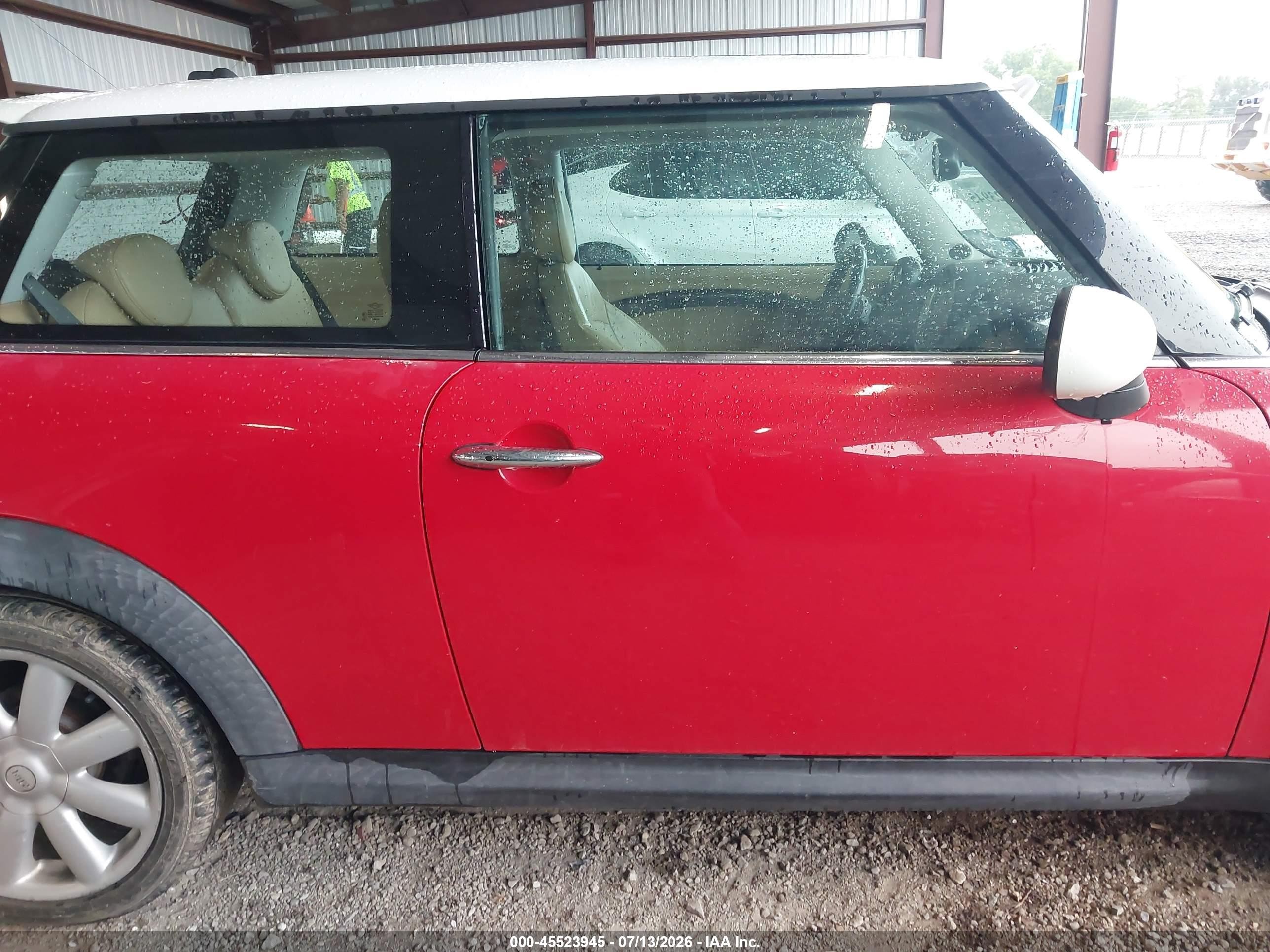 2008 Mini Cooper S   Red vin: WMWMF73538TV39025