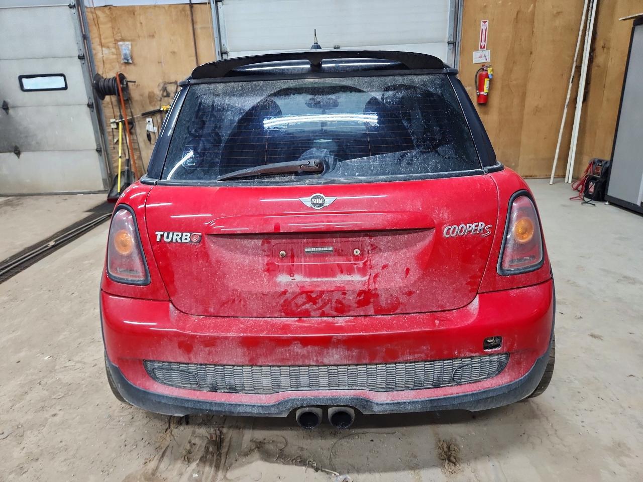 2009 Mini Cooper S Red vin: WMWMF73539TV39740